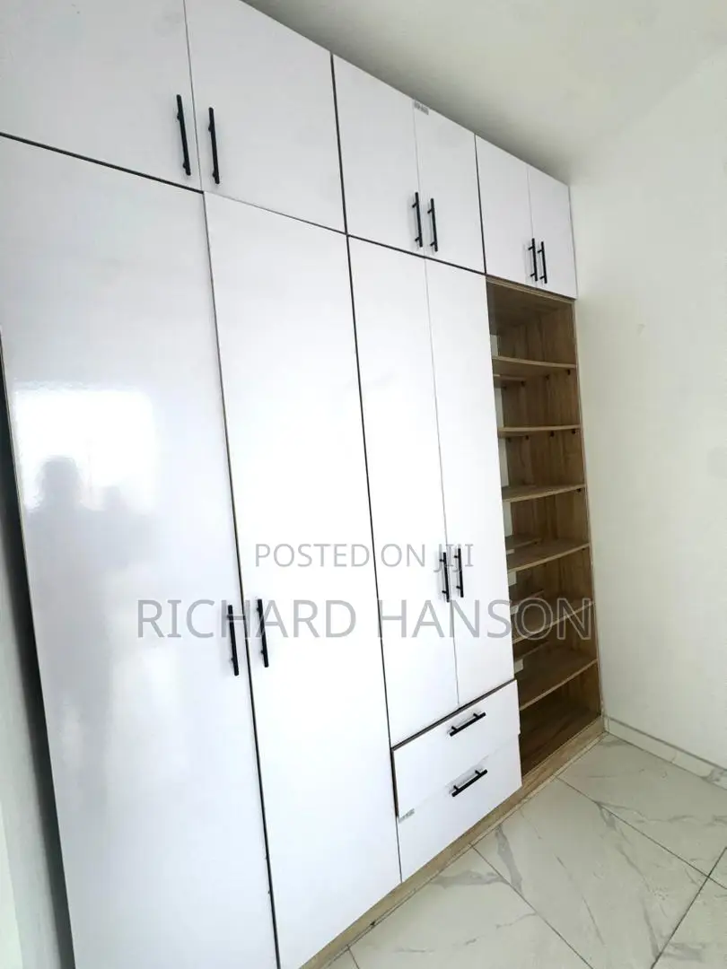 4bdrm Duplex in Thomas Estate for sale