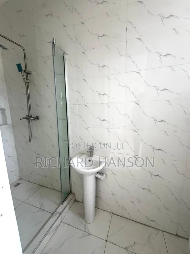 4bdrm Duplex in Thomas Estate for sale