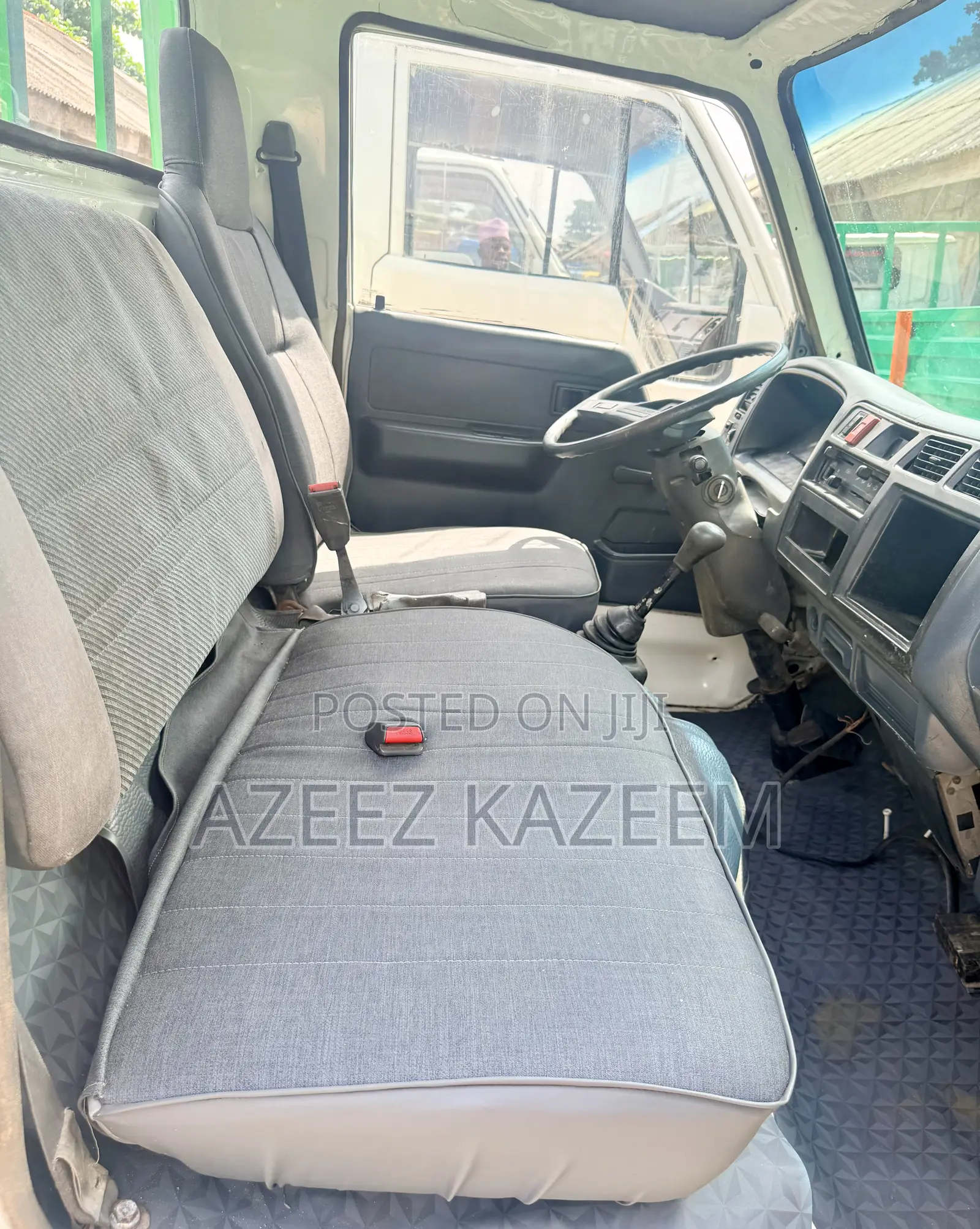 Toyota Dyna 100 Normal Hand 2000model 2.4litre Petrol Engine