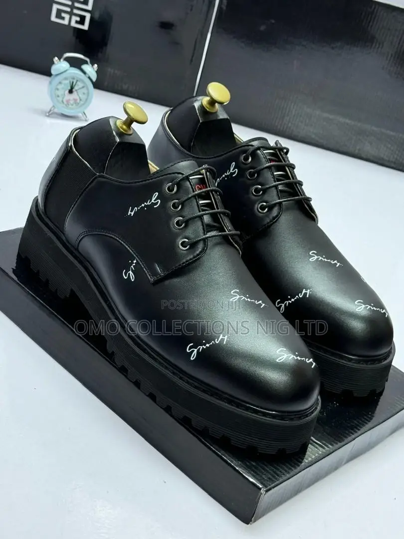 Luxury Givenchy Black Men’S Shoes With White Script – Fully Boxed