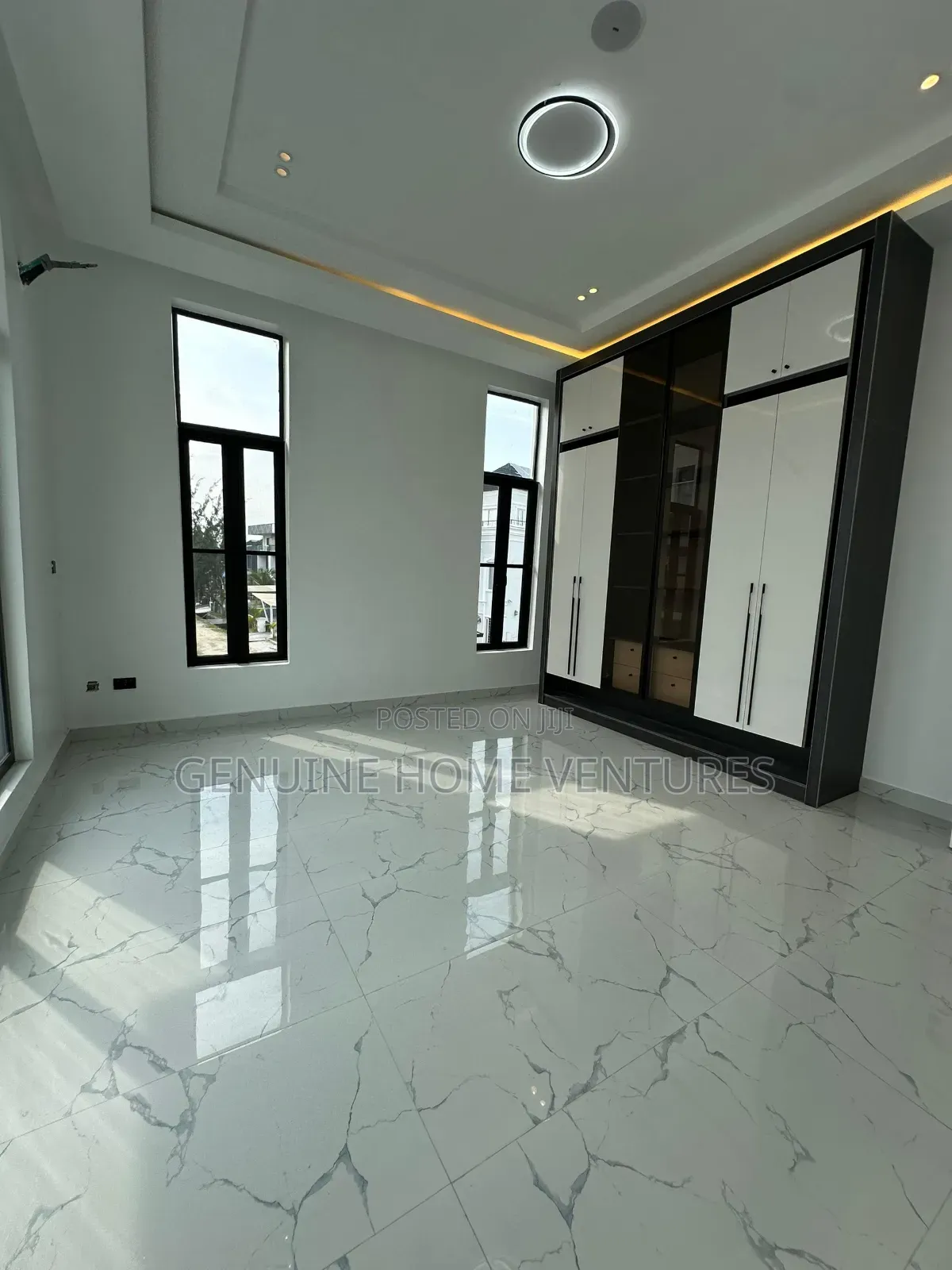 5bdrm Duplex in Ikota Estate for sale