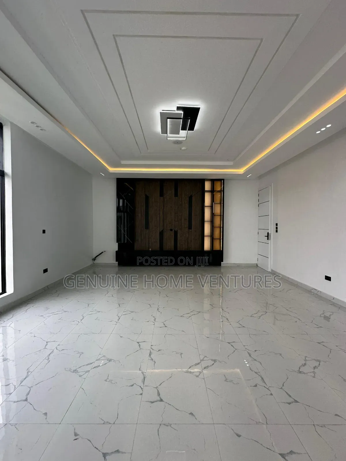 5bdrm Duplex in Ikota Estate for sale