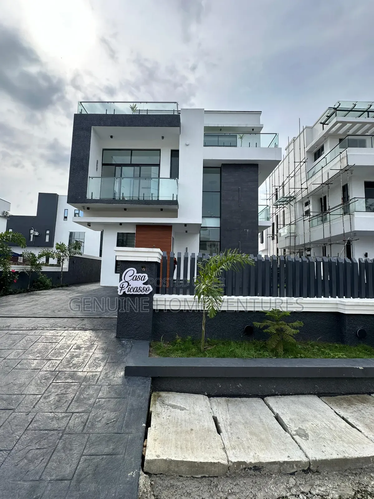 5bdrm Duplex in Ikota Estate for sale
