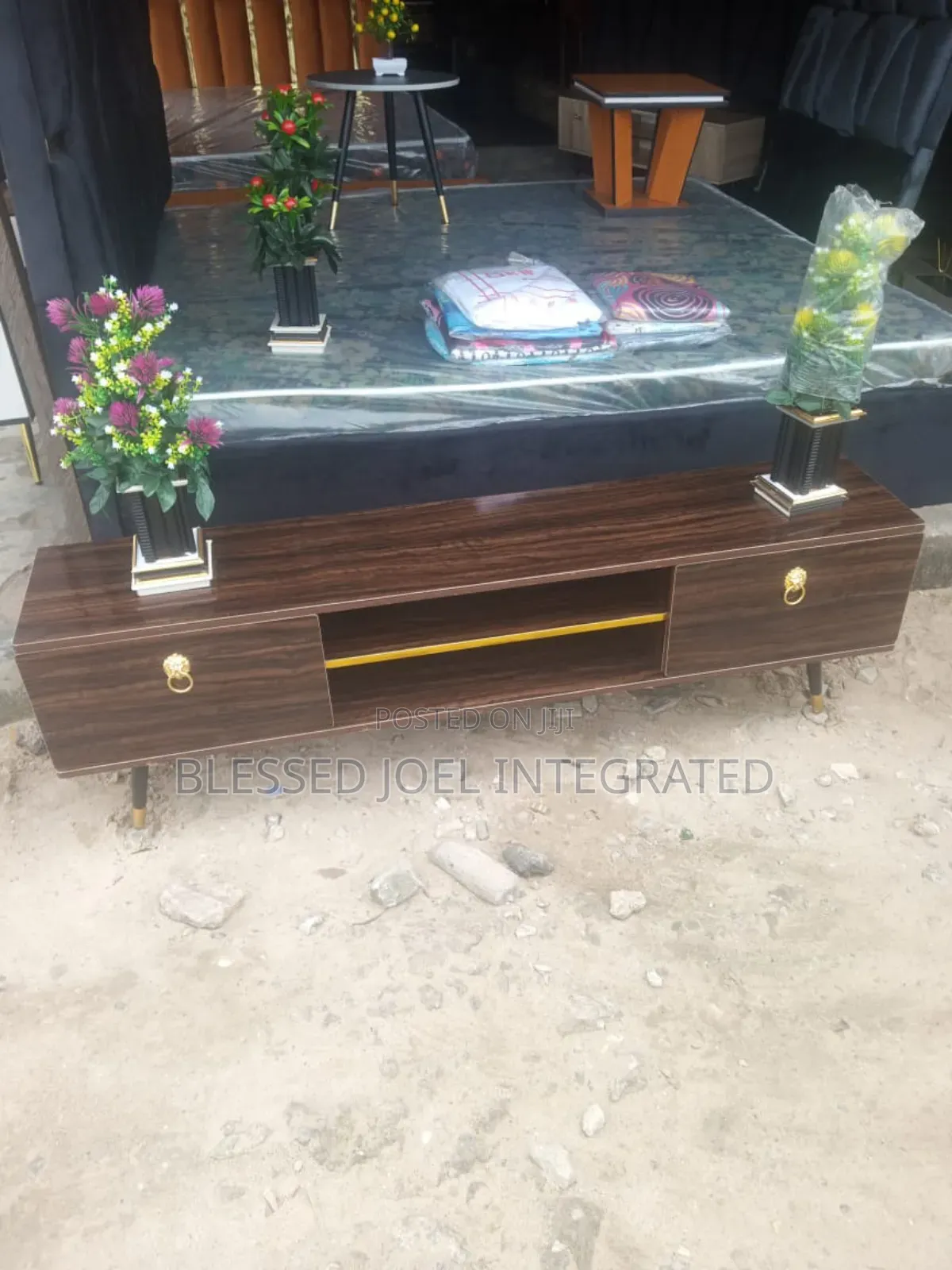 5 Feet Television Stand