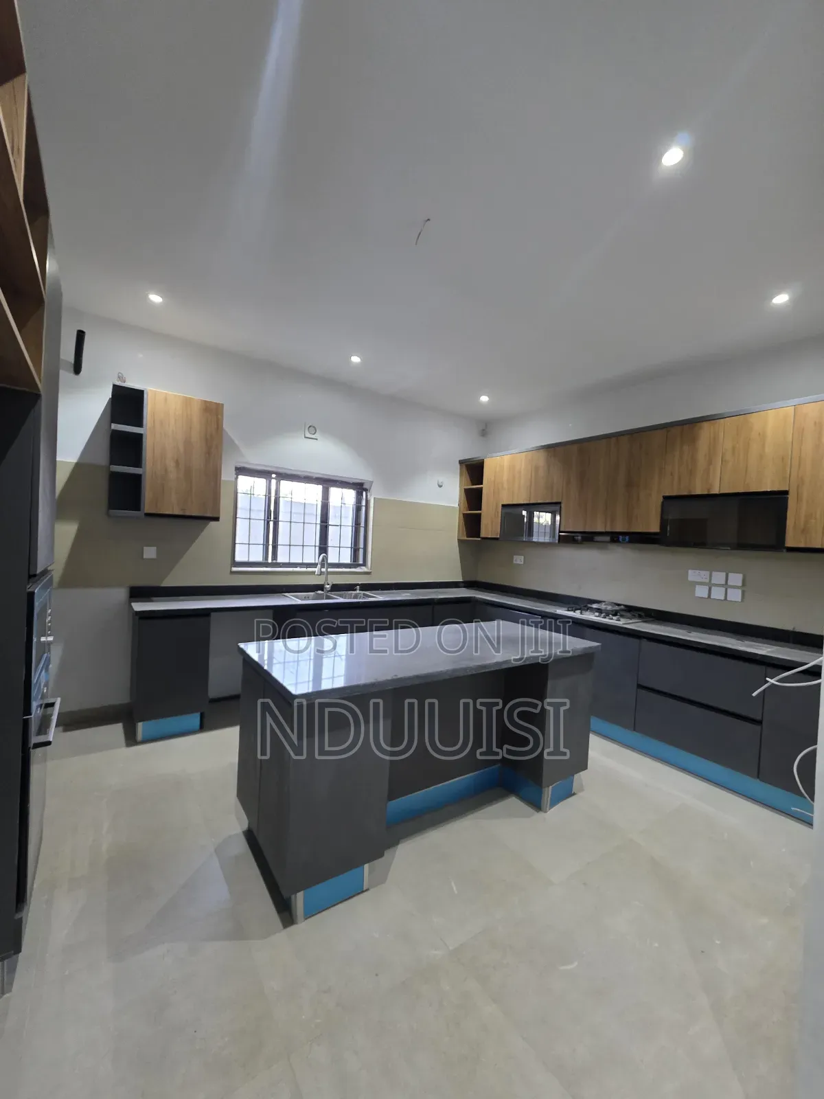 5bdrm Duplex in Guzape District for sale