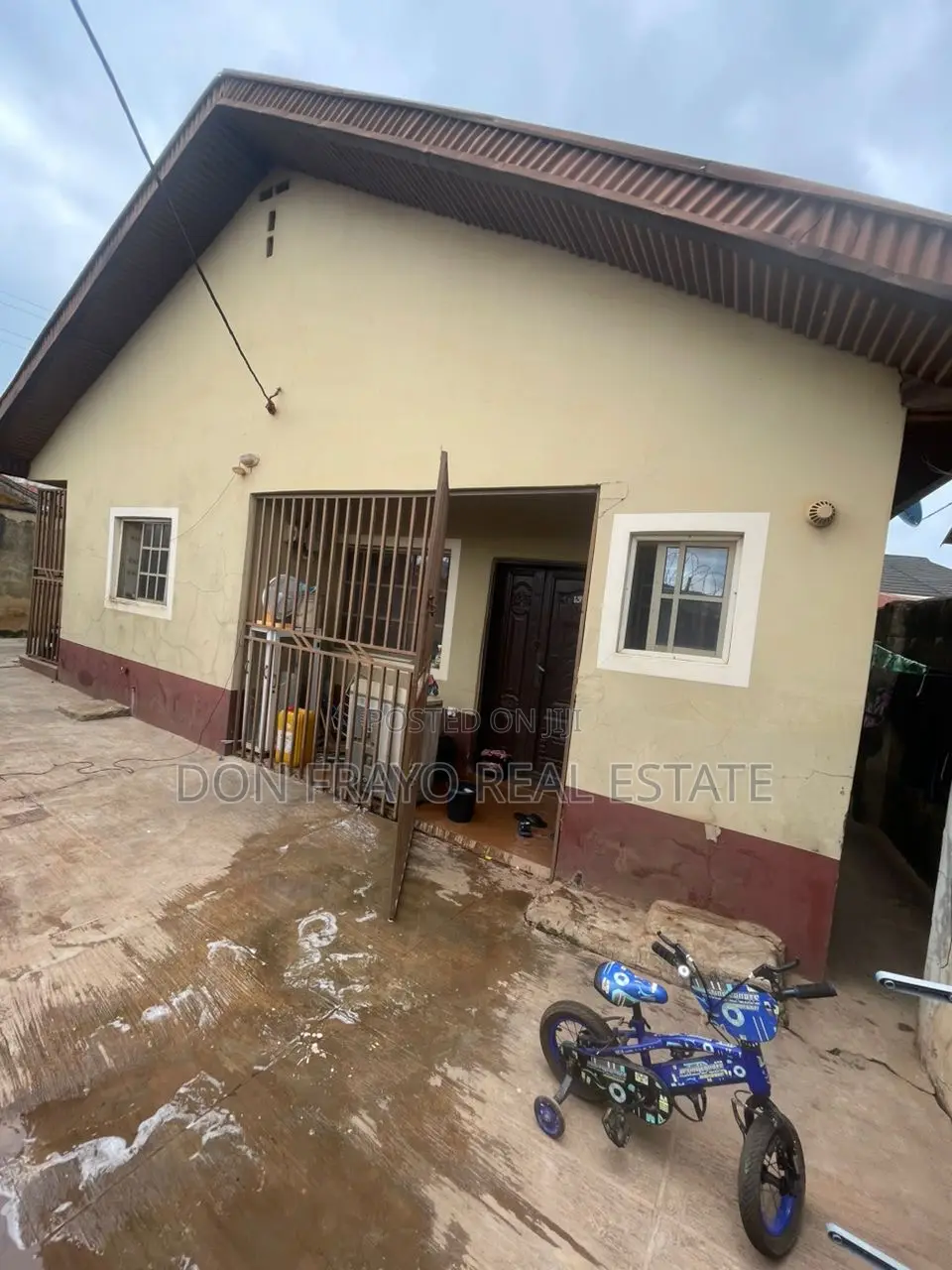 6bdrm Bungalow in Elewuro Estate, Akobo for sale