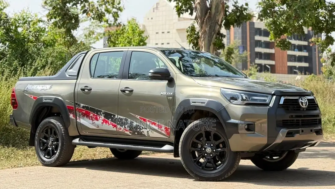 Toyota Hilux 2024 Gray