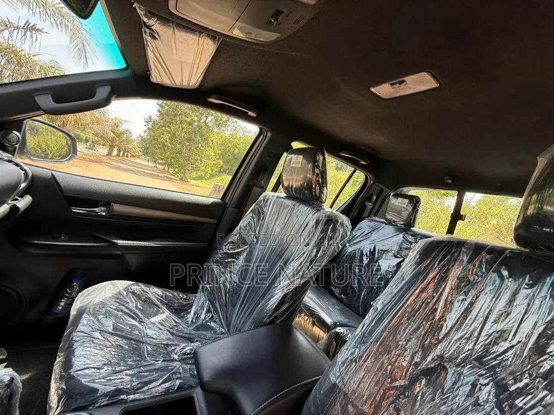 Toyota Hilux 2024 Gray