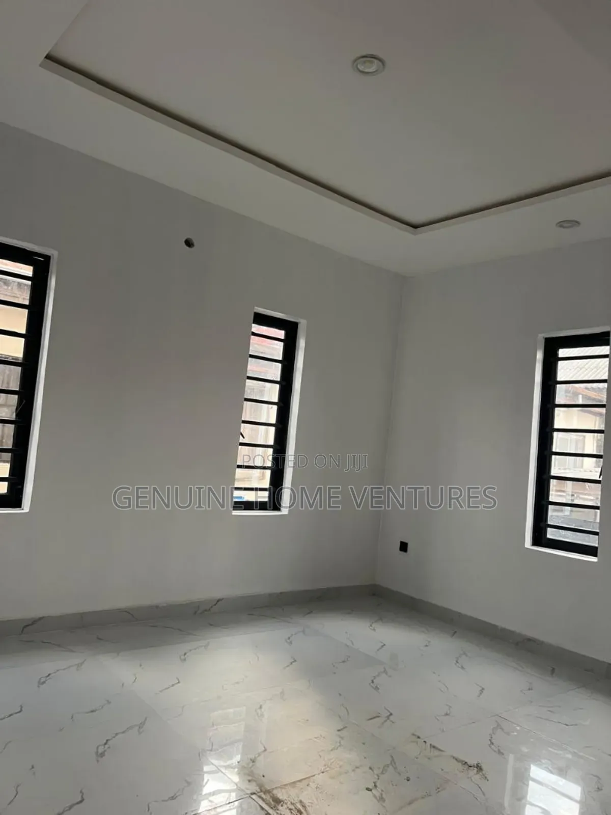 4bdrm Duplex in Allen Avenue for sale