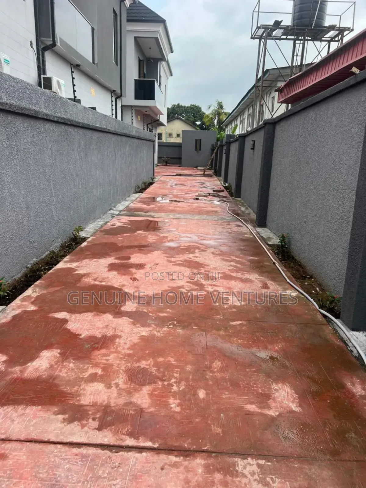 4bdrm Duplex in Allen Avenue for sale