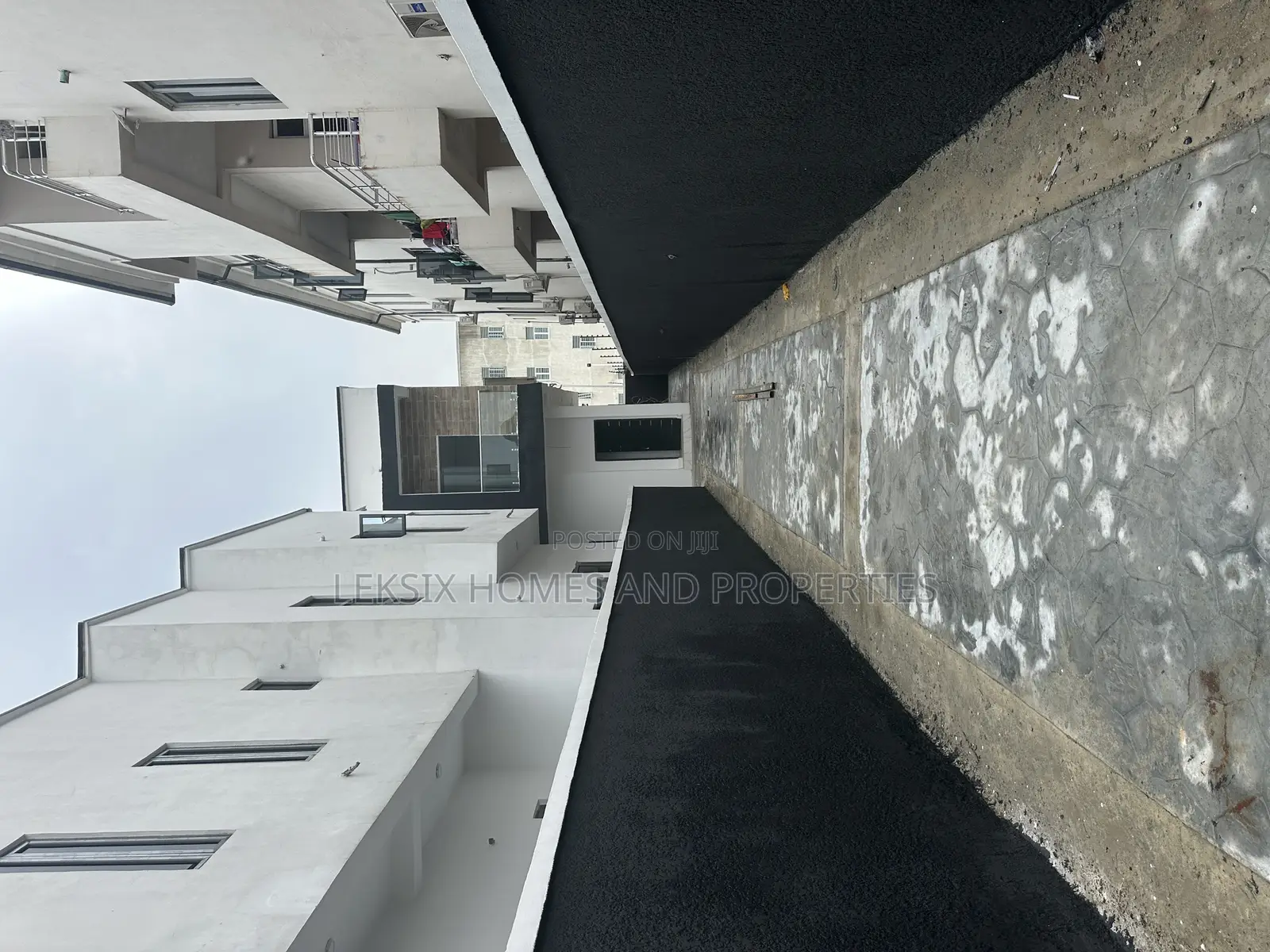 4bdrm Duplex in A Well Secured, Lekki Phase 2 for sale