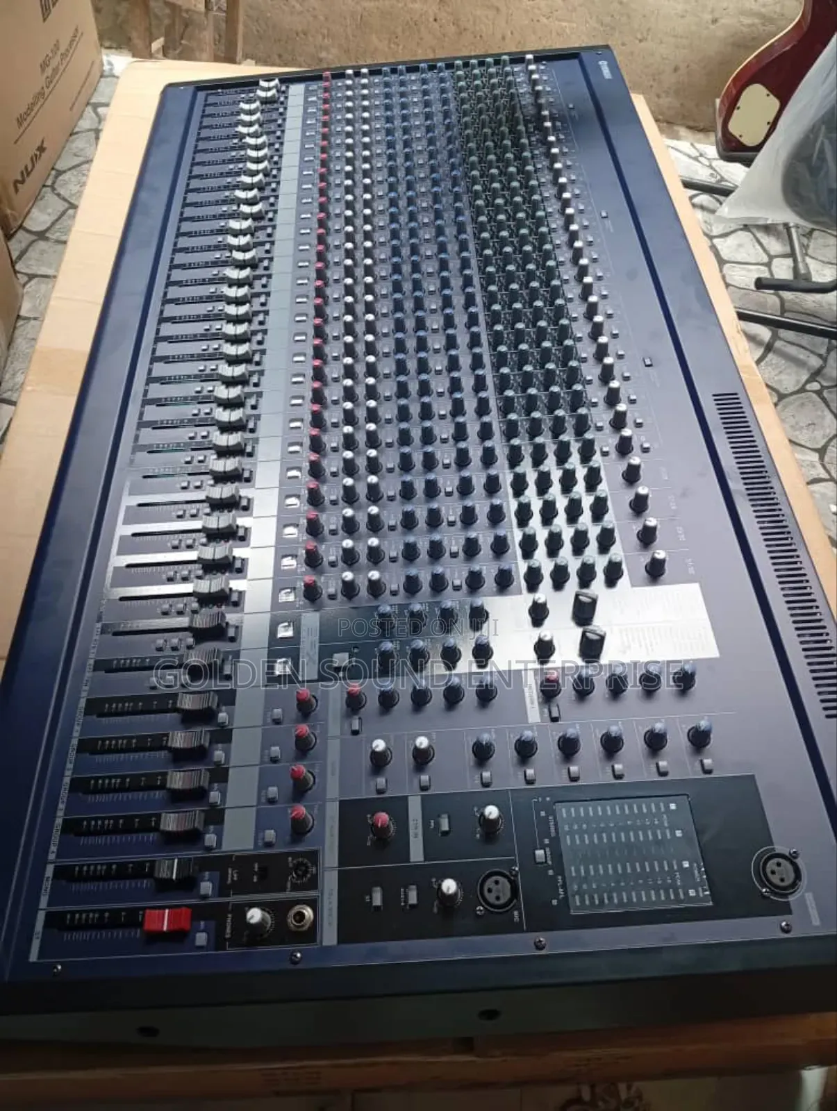 Professional Yamaha Mixer Mg32