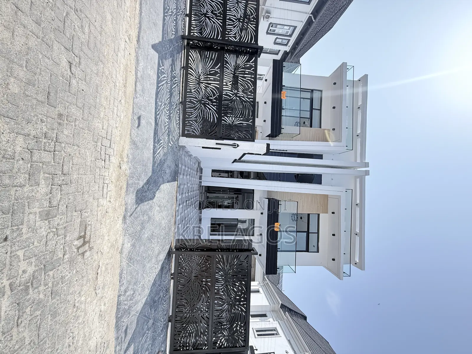 4bdrm Duplex in Orchid, Chevron for sale