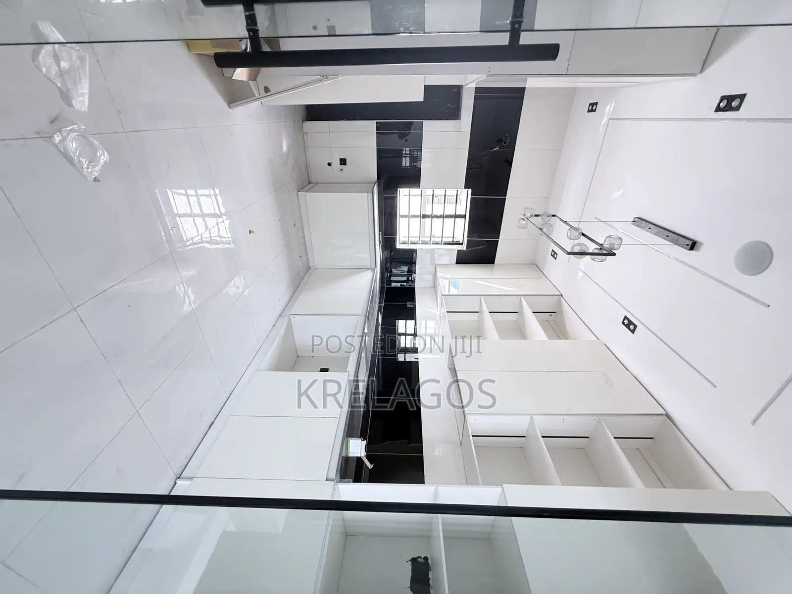 4bdrm Duplex in Orchid, Chevron for sale