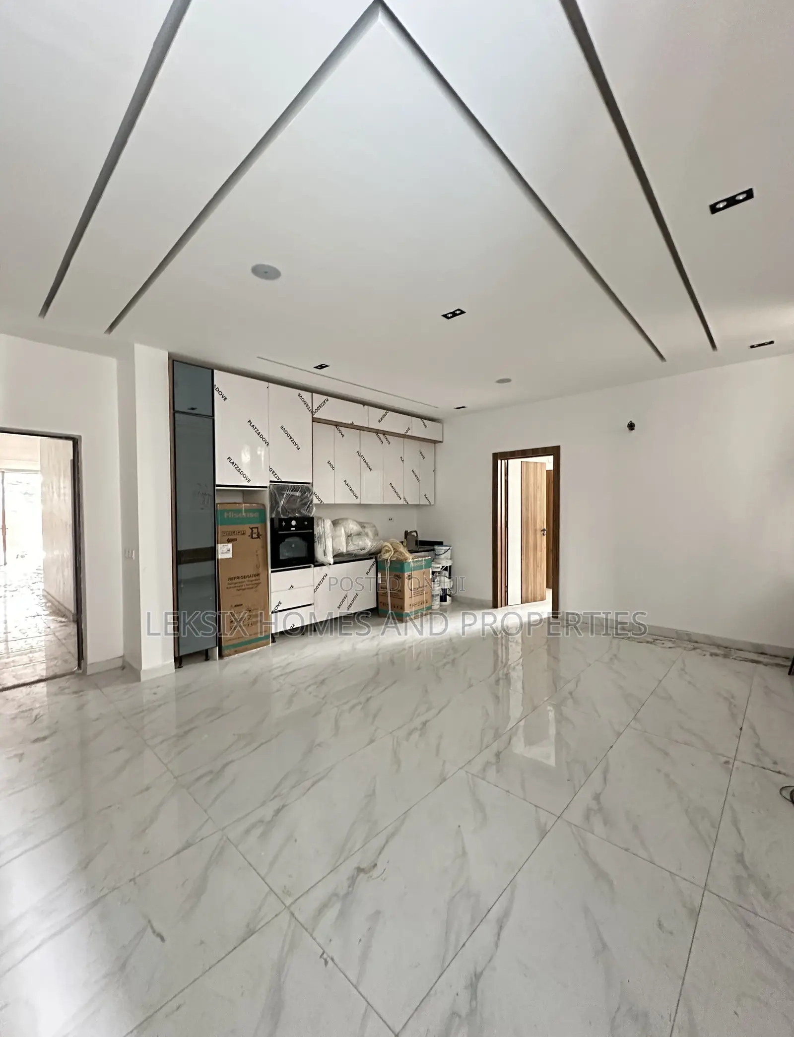 1bdrm Apartment in A Well Secured, Lekki Phase 1 for sale