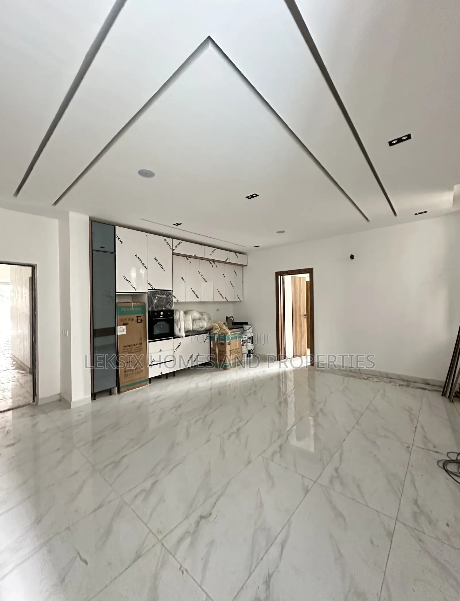 1bdrm Apartment in A Well Secured, Lekki Phase 1 for sale