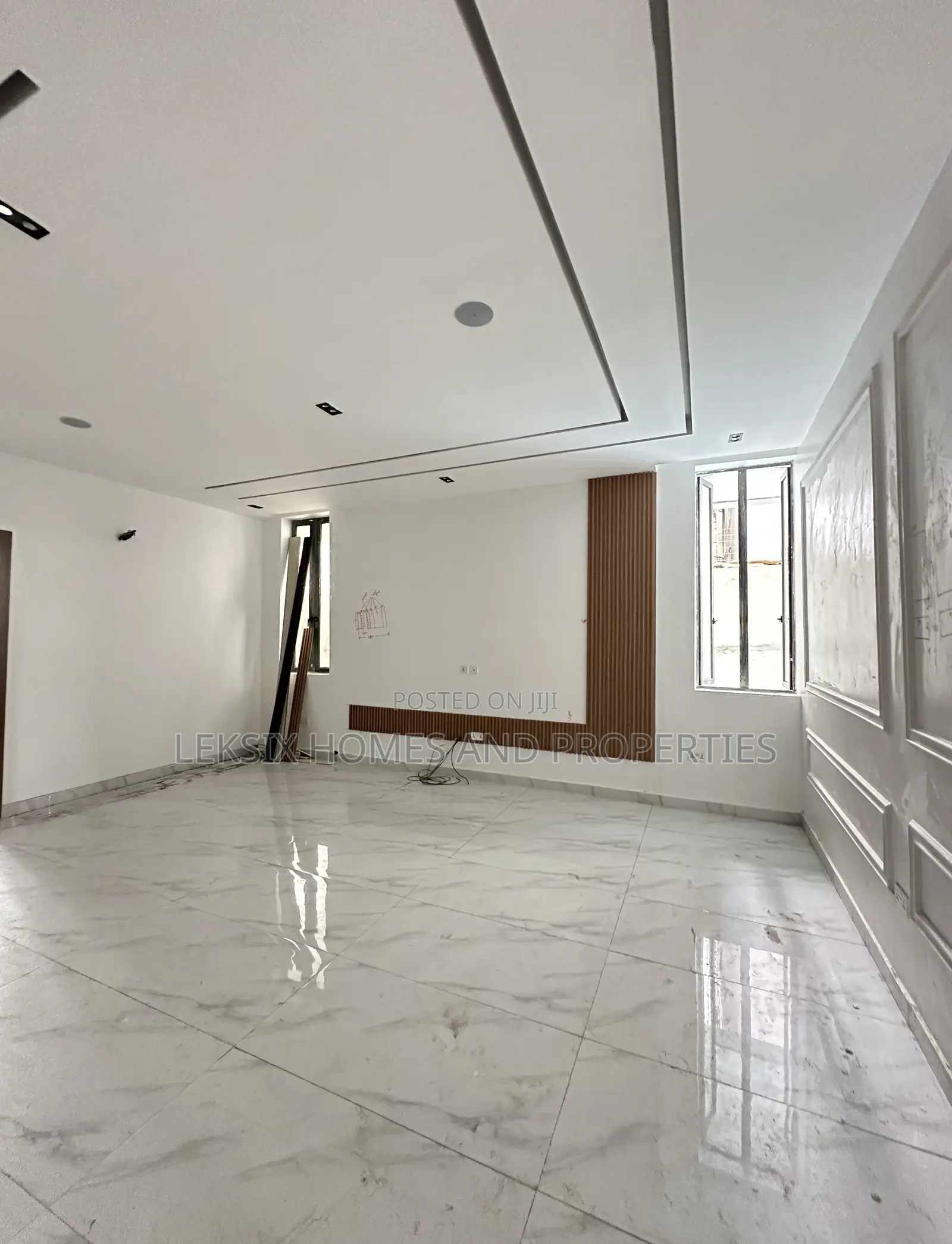 1bdrm Apartment in A Well Secured, Lekki Phase 1 for sale