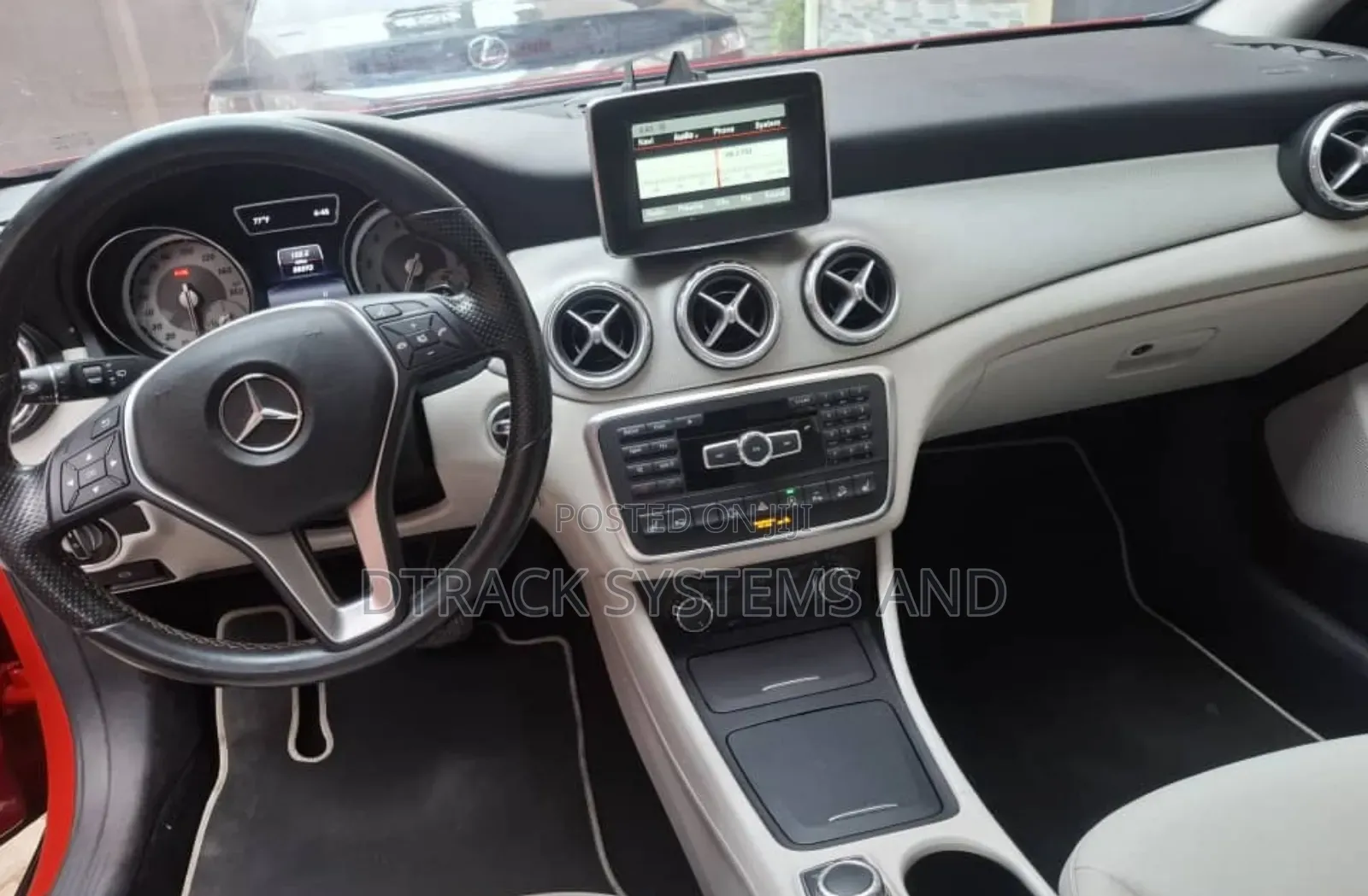 Mercedes-Benz GLA 250 2015 Red