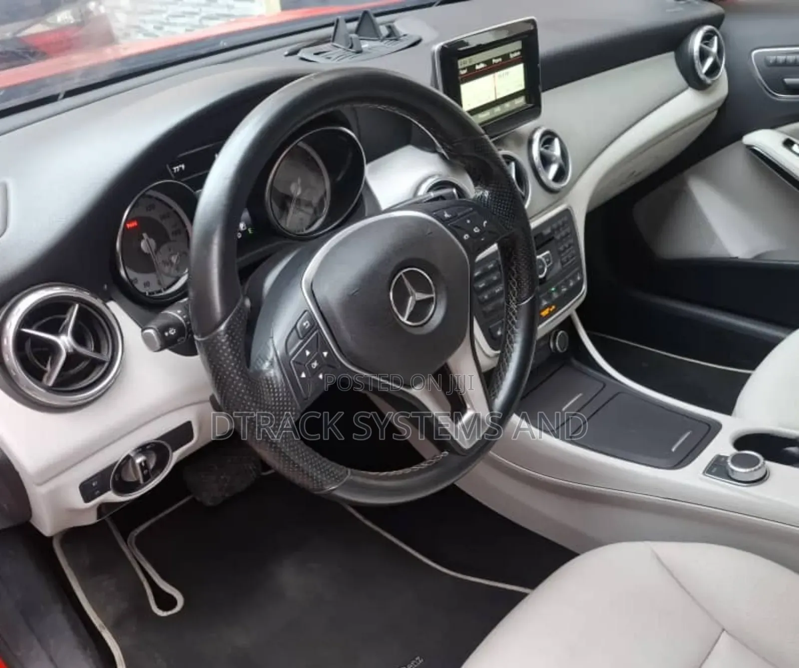 Mercedes-Benz GLA 250 2015 Red