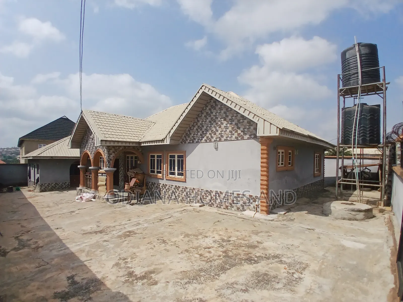5bdrm Bungalow in Soka, Ibadan for sale