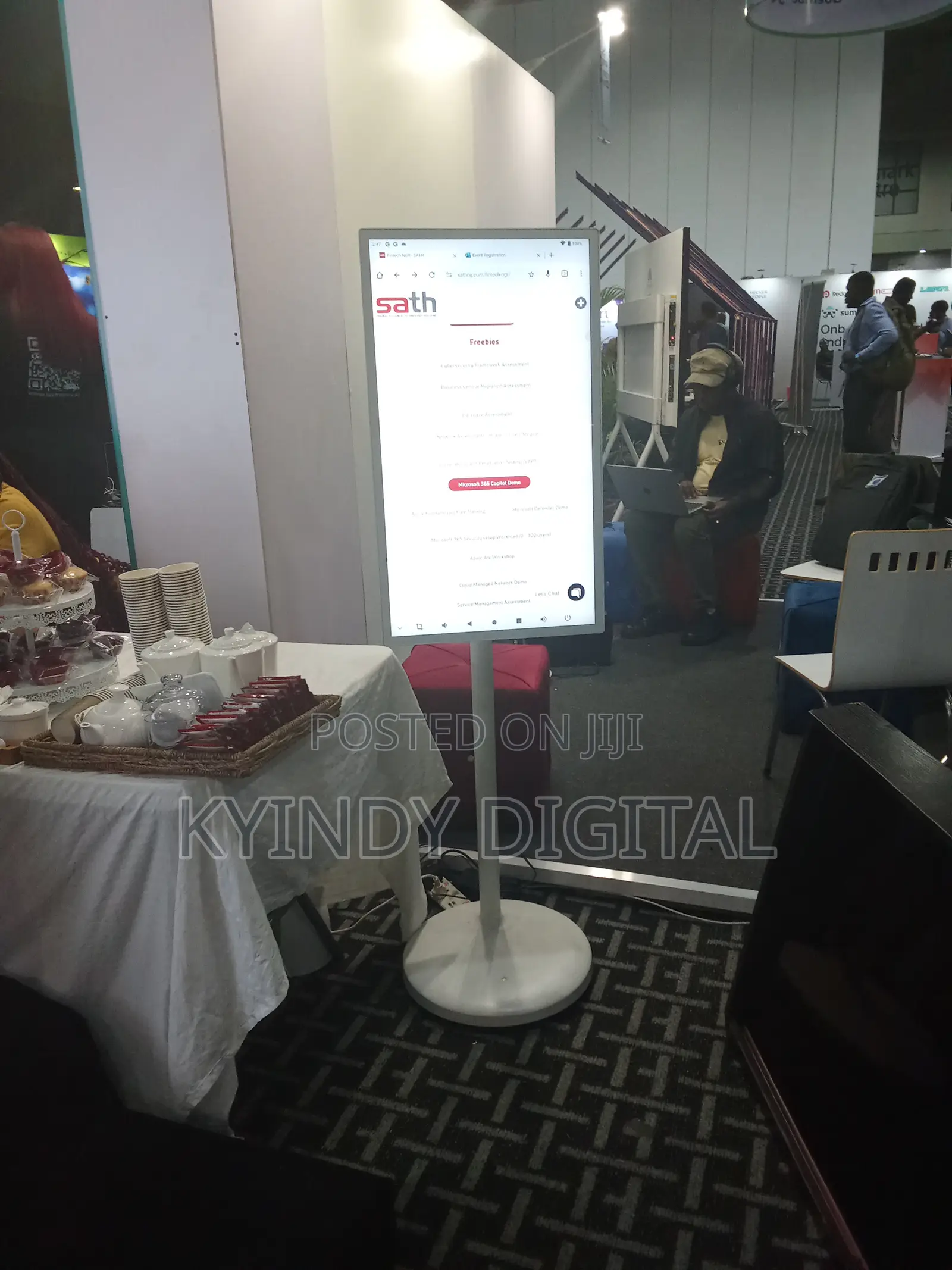 24 Inches Rotating Screen