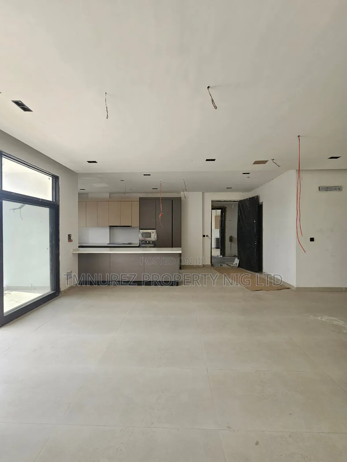 3bdrm Apartment in Lekki Phase1 for sale
