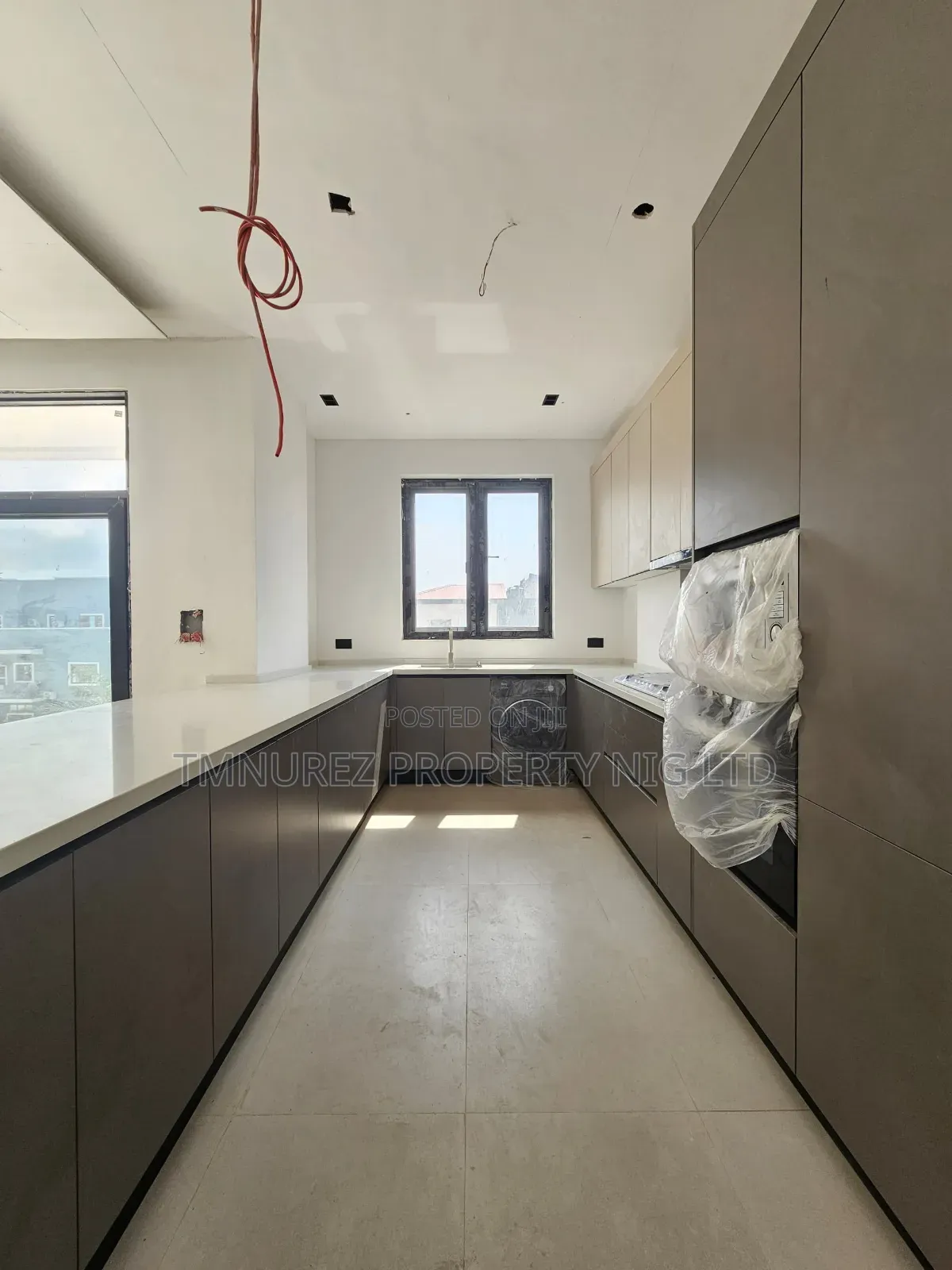 3bdrm Apartment in Lekki Phase1 for sale