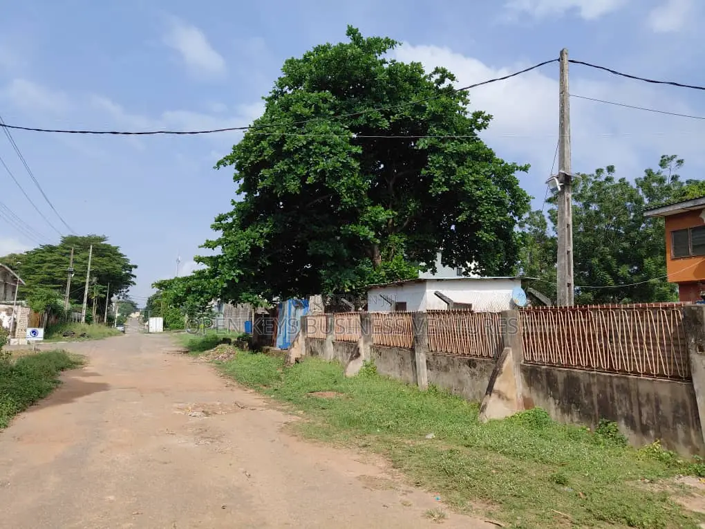 A Landed Property in Jericho With a Good Document