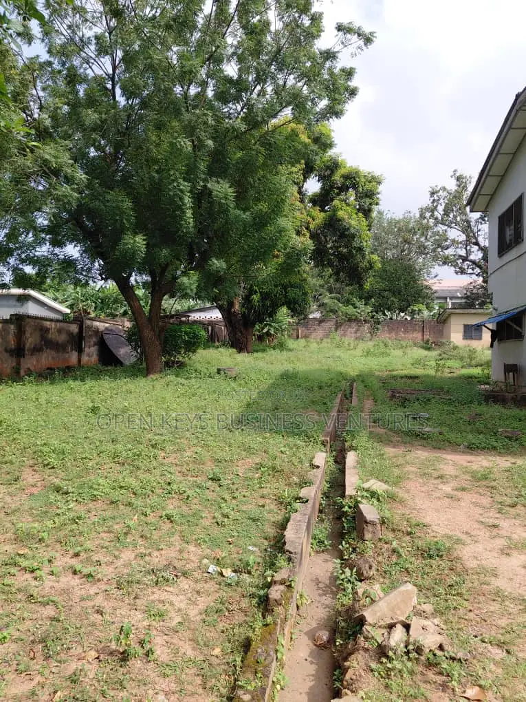 A Landed Property in Jericho With a Good Document
