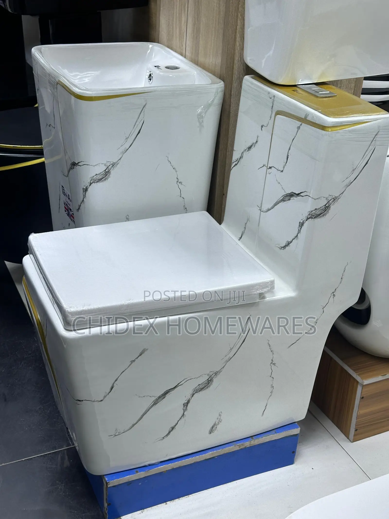 Carrara White Set