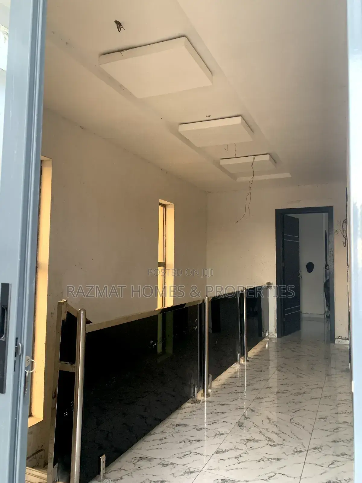 5bdrm Duplex in Medina for sale