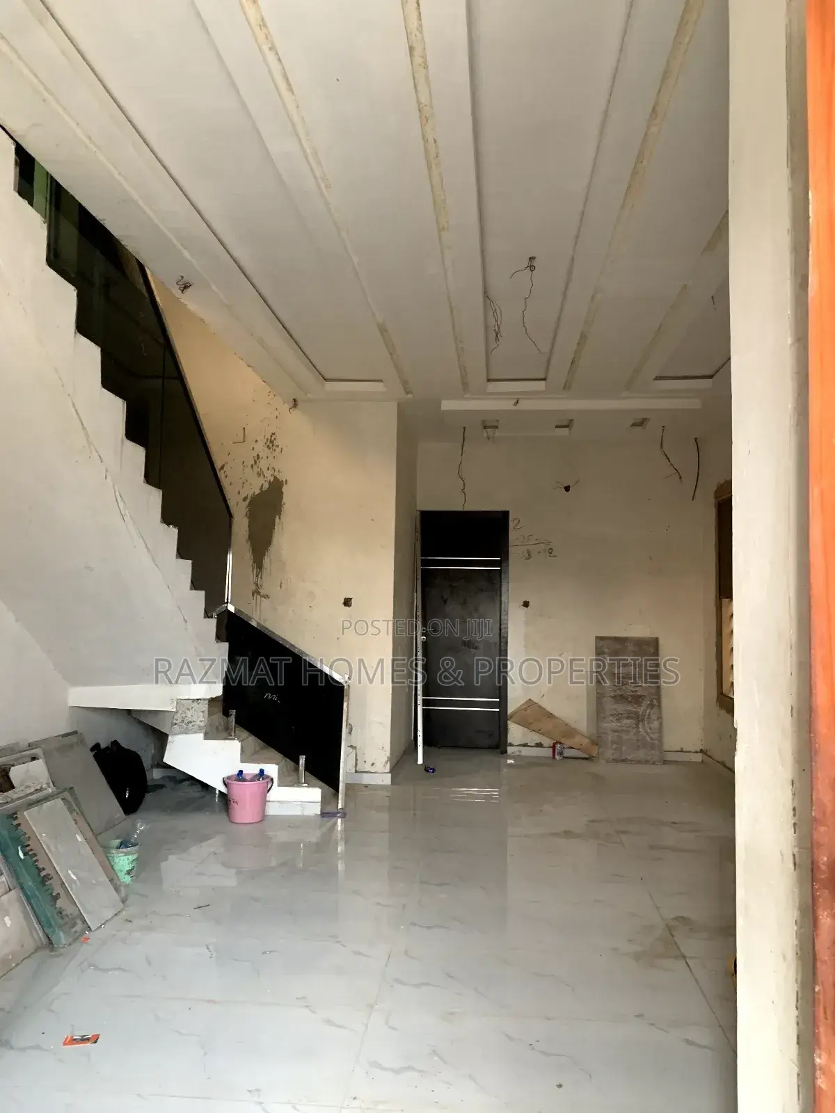 5bdrm Duplex in Medina for sale