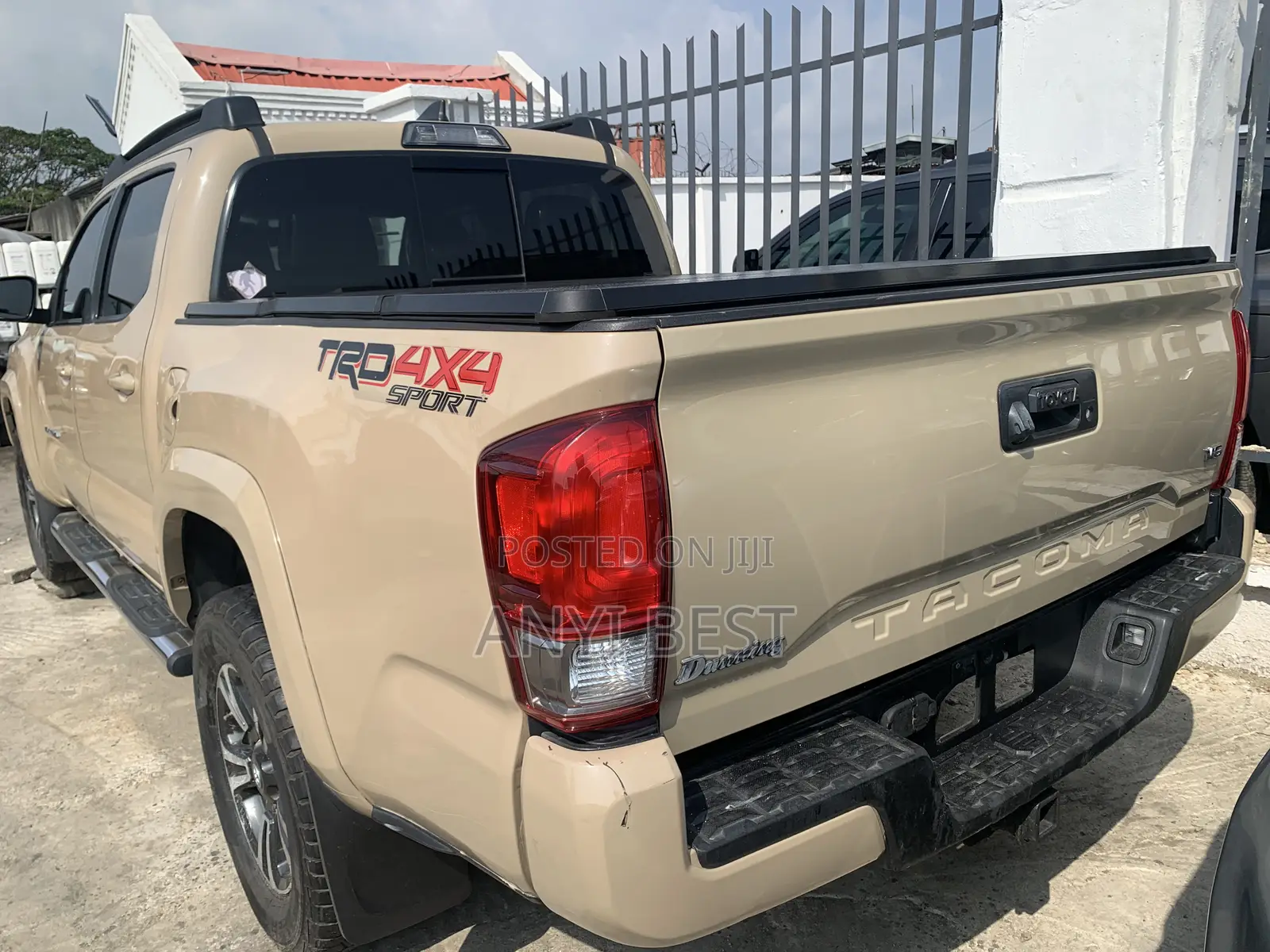 Toyota Tacoma 2017 Gold