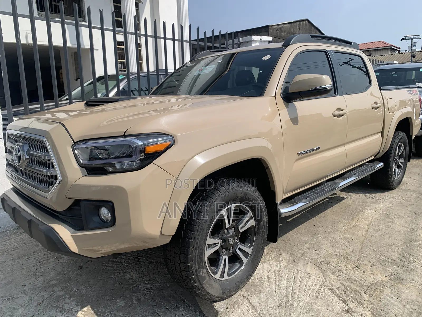 Toyota Tacoma 2017 Gold