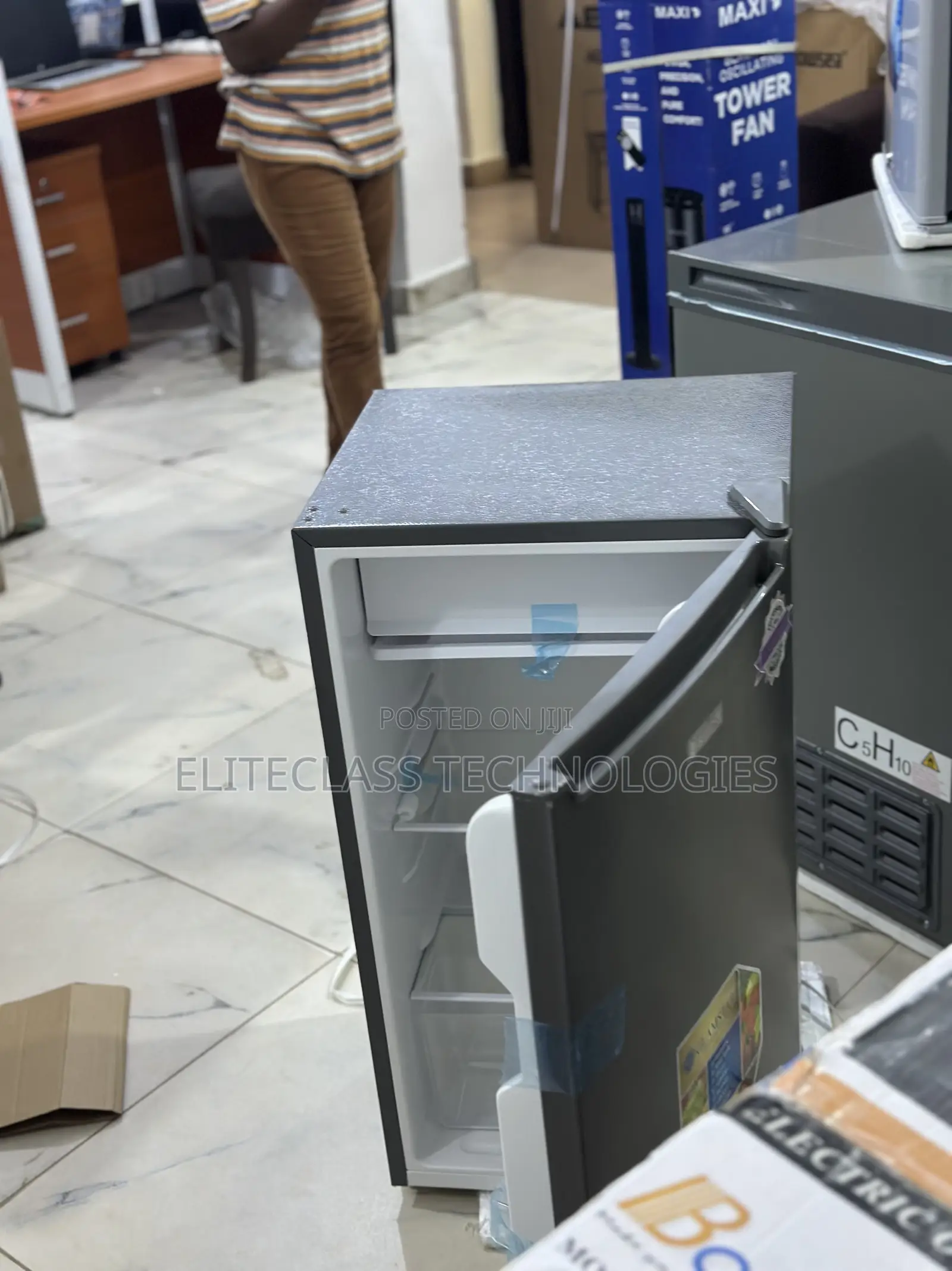 One-Door Compact Refrigerator GFR-120s-M(S) 90l