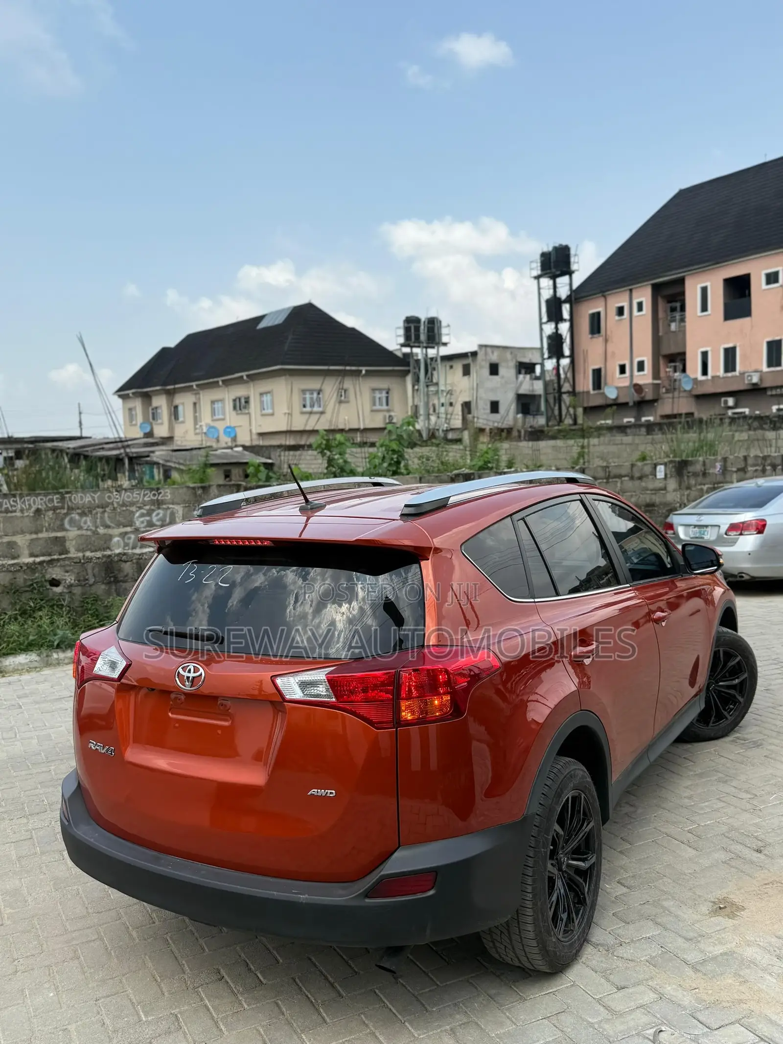 Toyota RAV4 LE AWD (2.5L 4cyl 6A) 2016 Orange