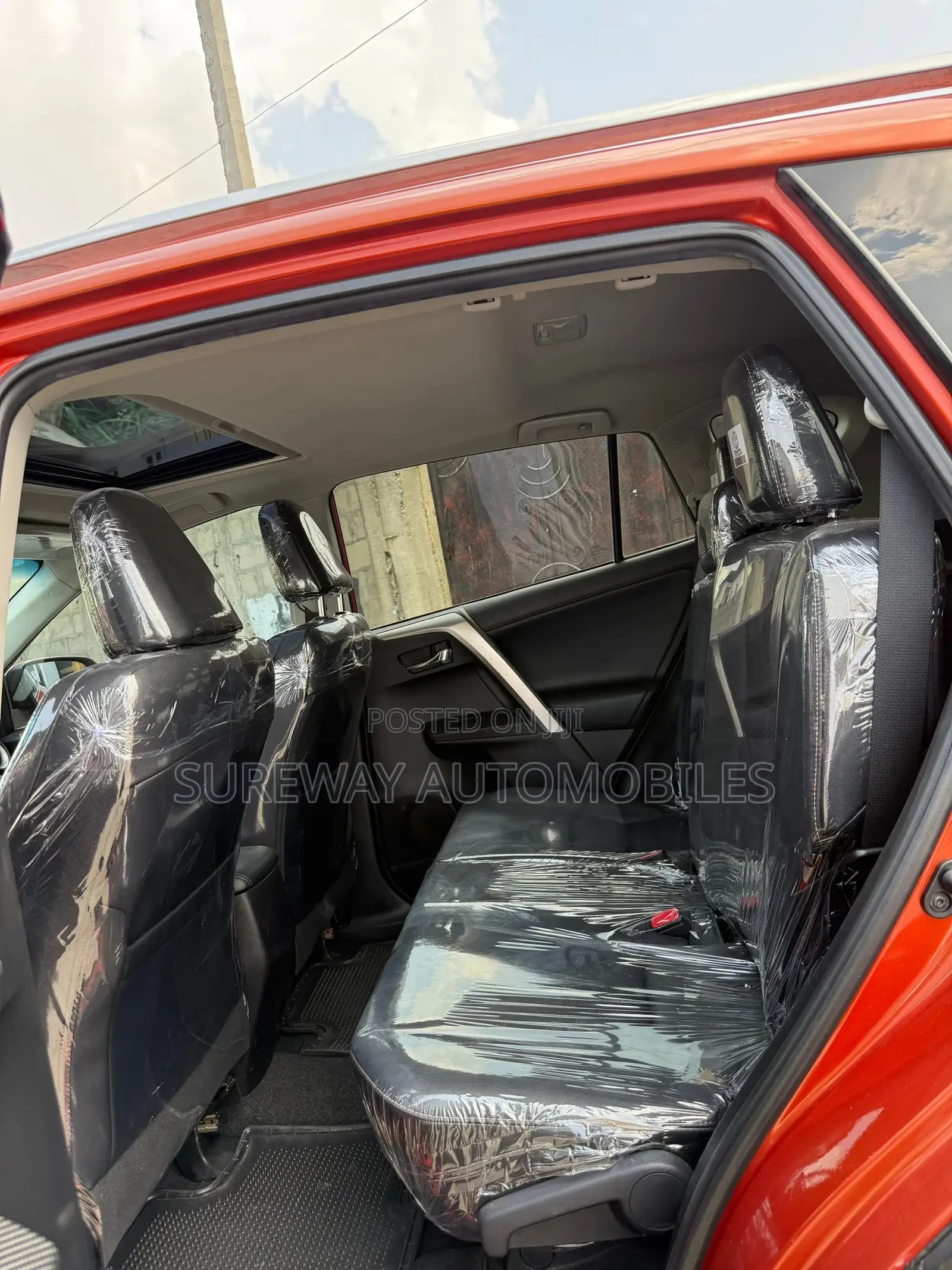 Toyota RAV4 LE AWD (2.5L 4cyl 6A) 2016 Orange