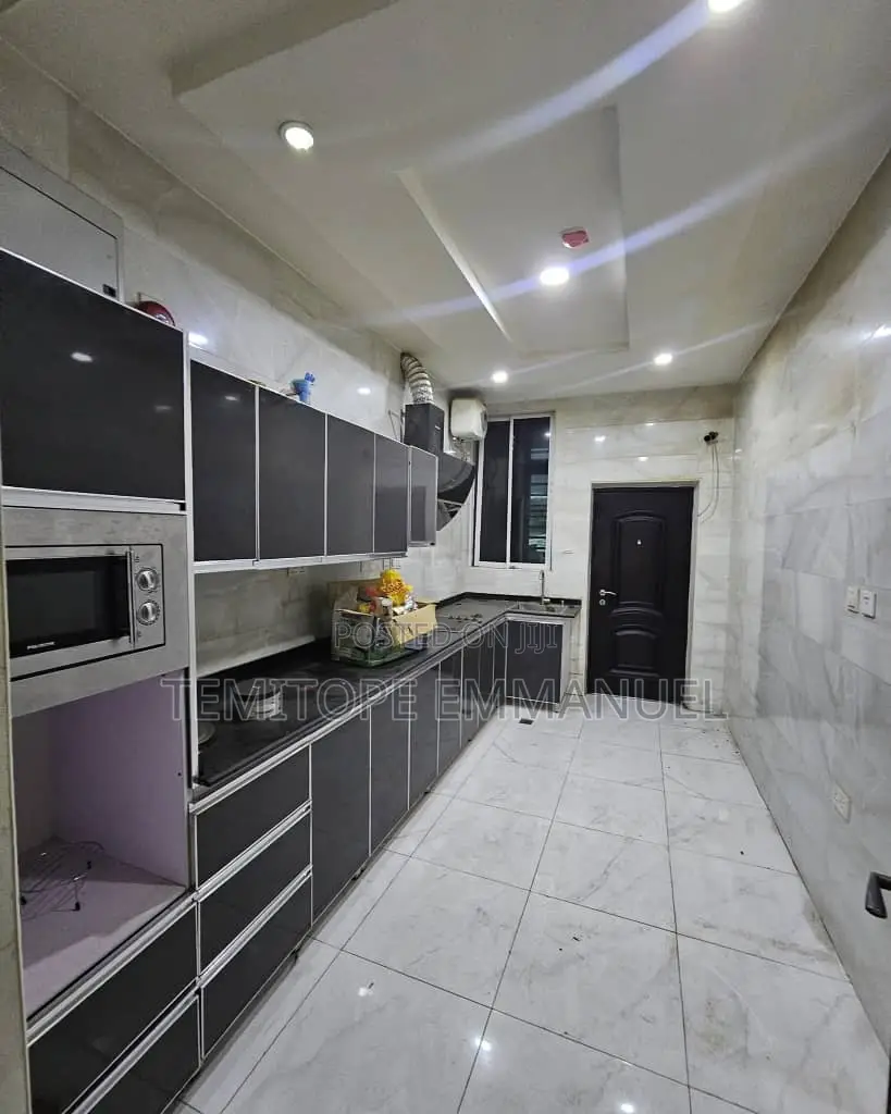 Furnished 3bdrm Apartment in Adeniyi Jones, Ikeja for sale