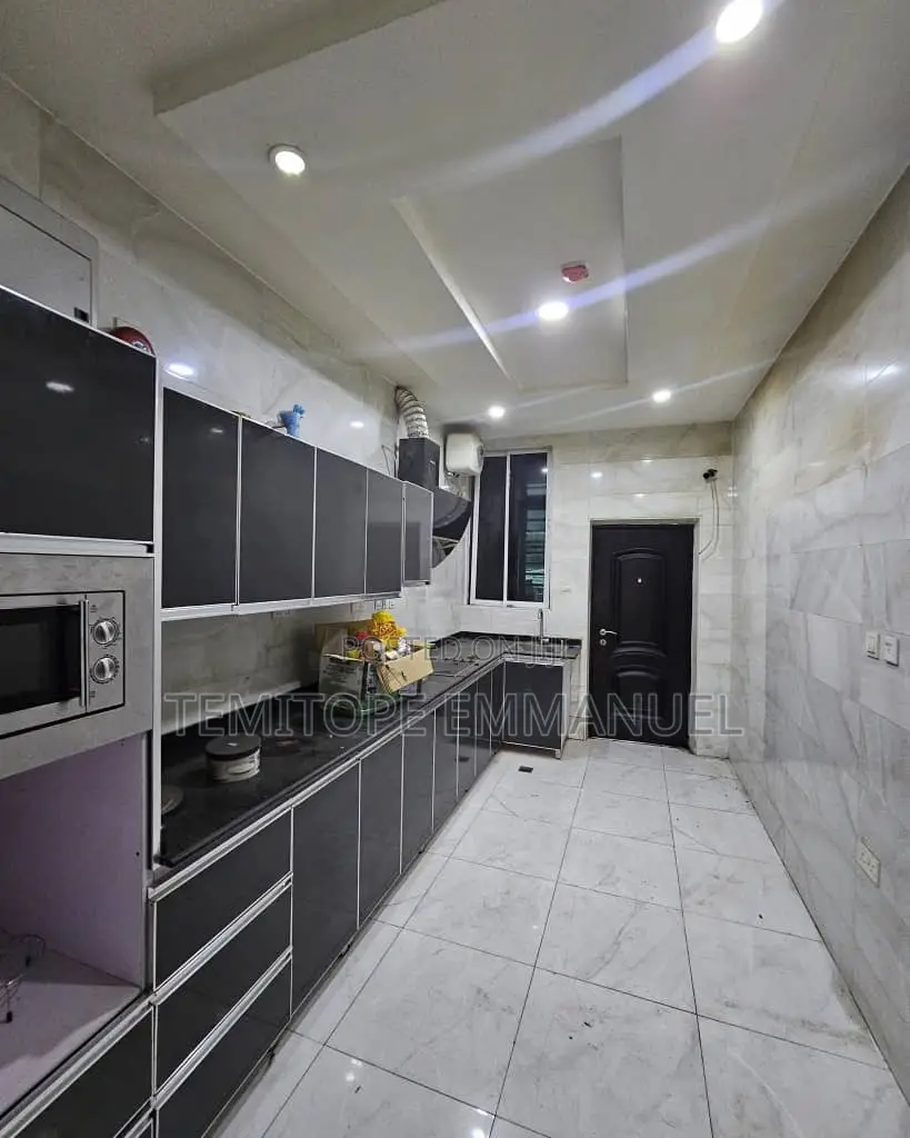 Furnished 3bdrm Apartment in Adeniyi Jones, Ikeja for sale