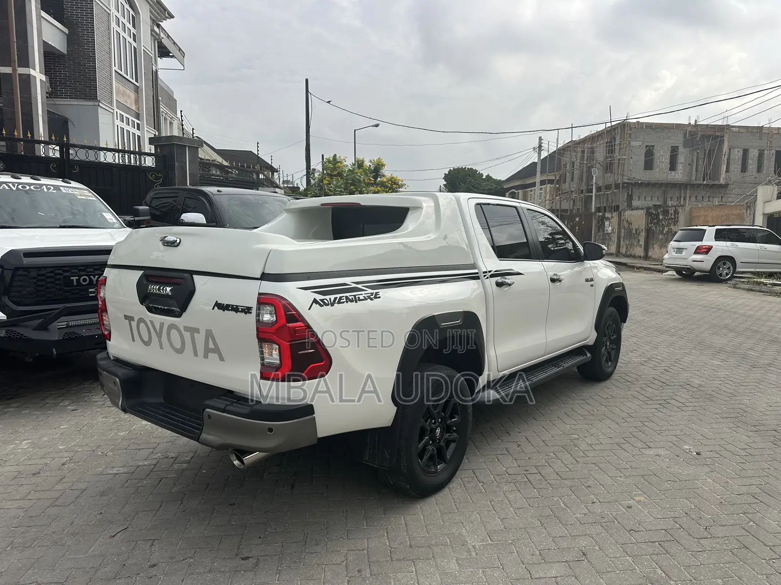 Toyota Hilux 2022 White