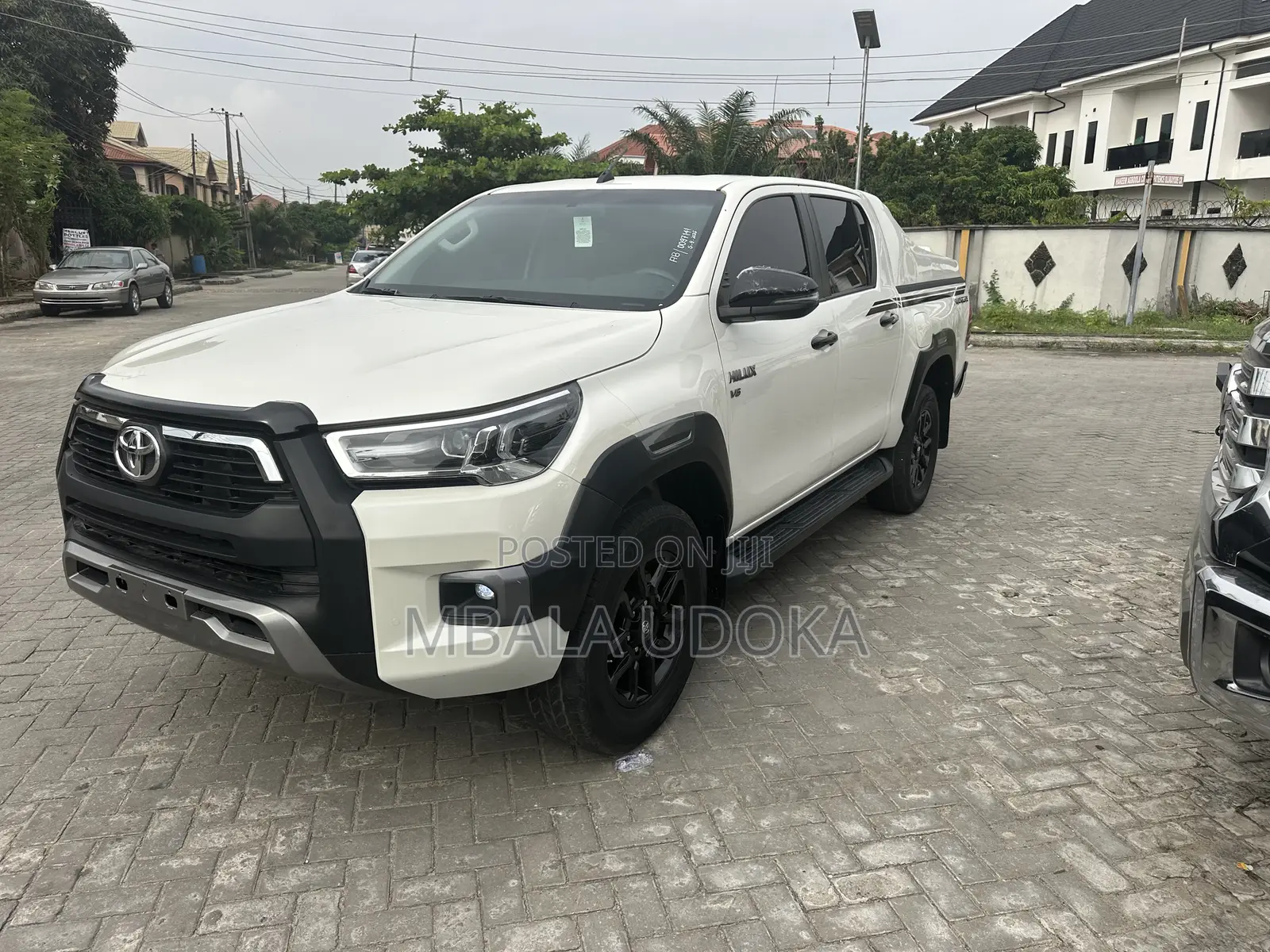 Toyota Hilux 2022 White