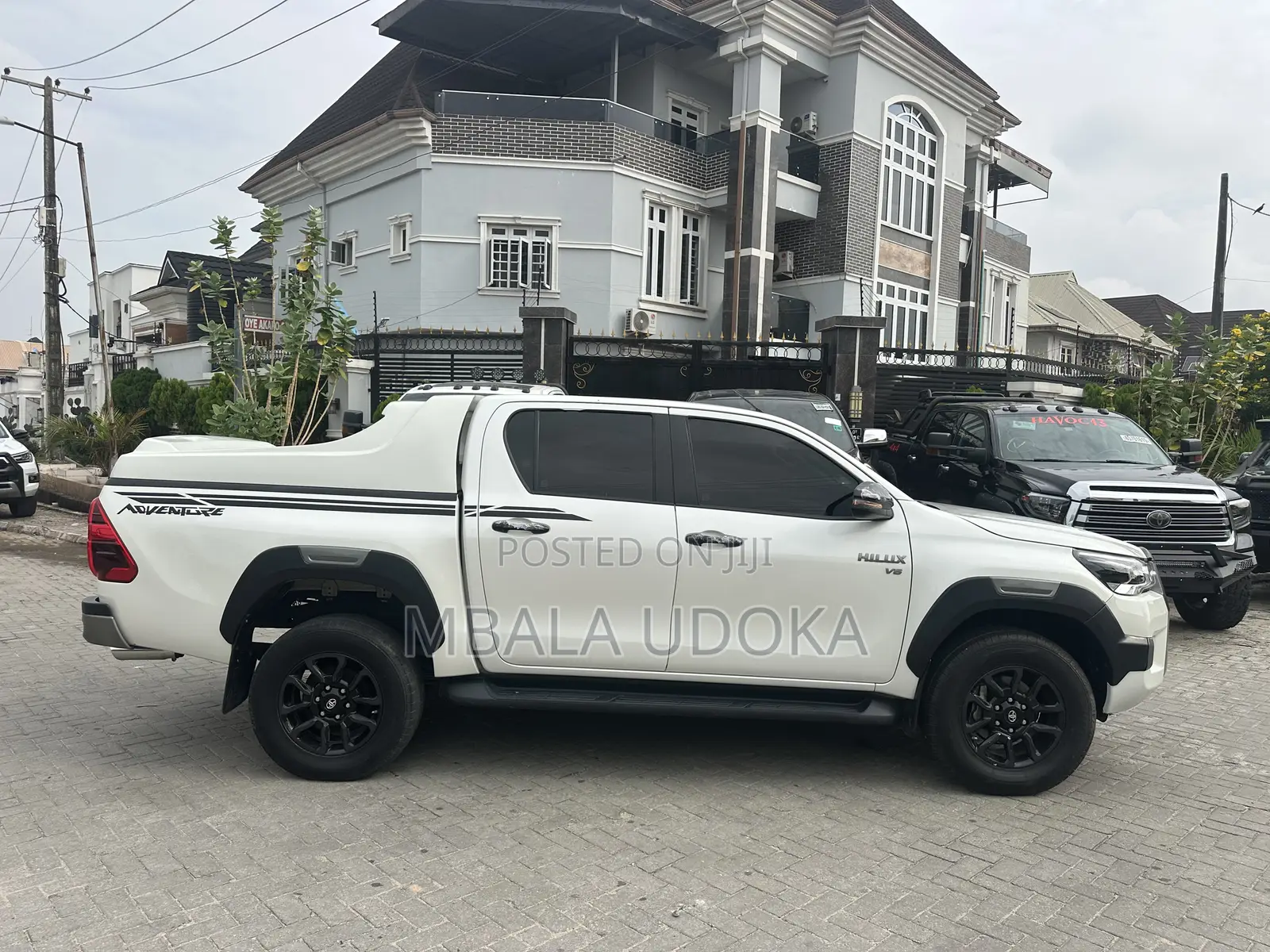 Toyota Hilux 2022 White