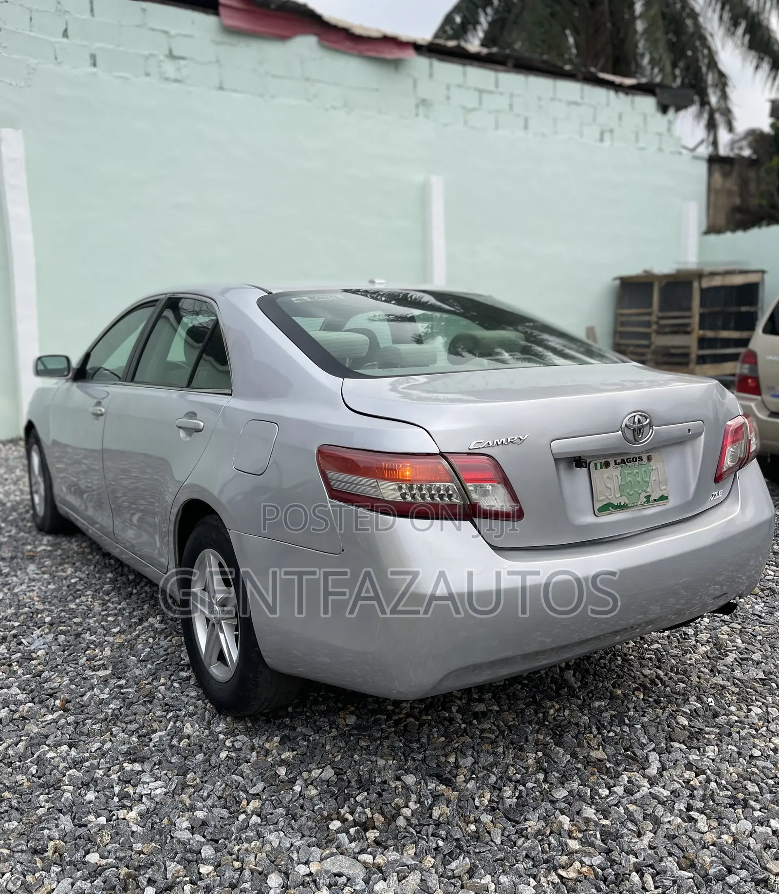 Toyota Camry LE 4dr Sedan (2.5L 4cyl 6A) 2011 Gray