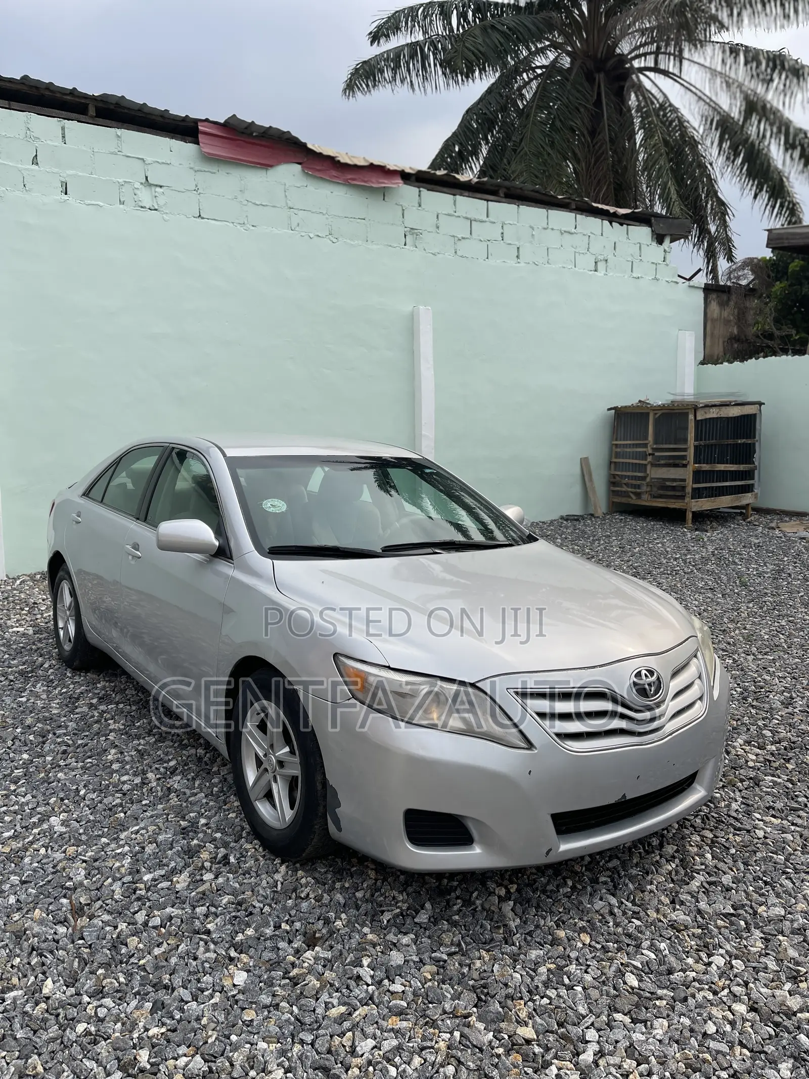 Toyota Camry LE 4dr Sedan (2.5L 4cyl 6A) 2011 Gray