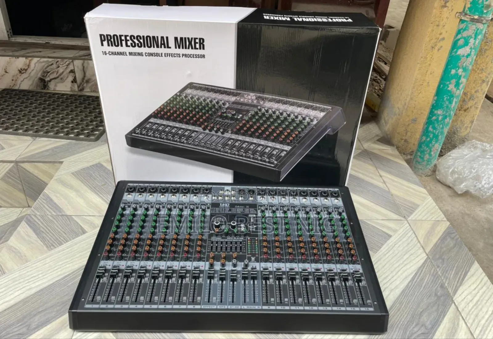 Yamaha Flat Mixer 16 Channels Mixer Console