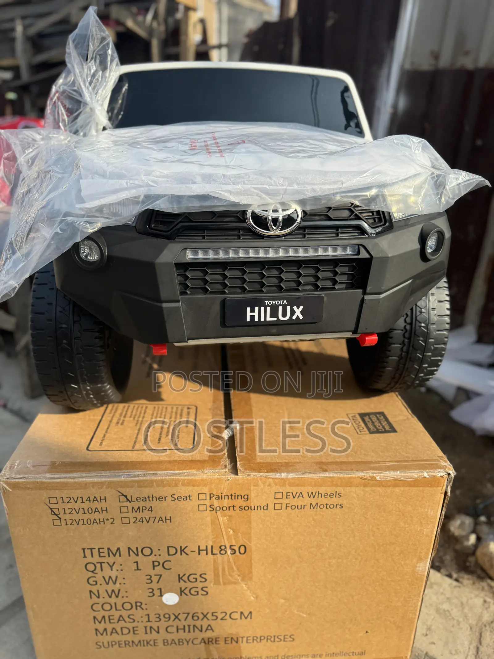 Toyota Hilux Licensed Electric Ride-on Toy Truck for Children