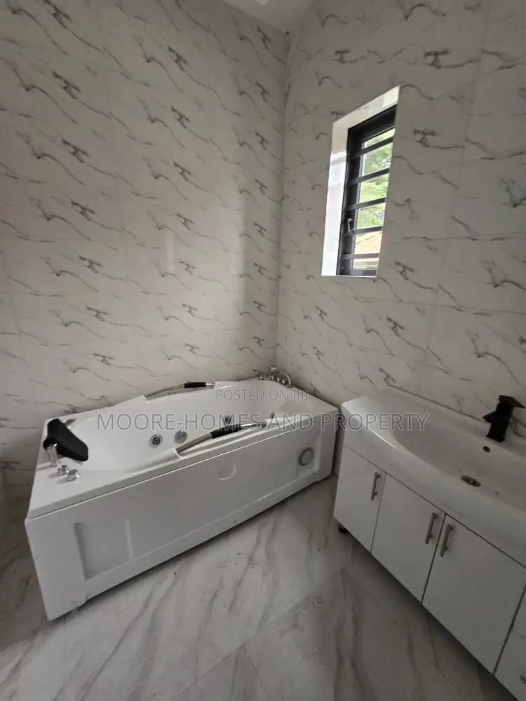 4bdrm Duplex in Magodo Phase 2 for sale