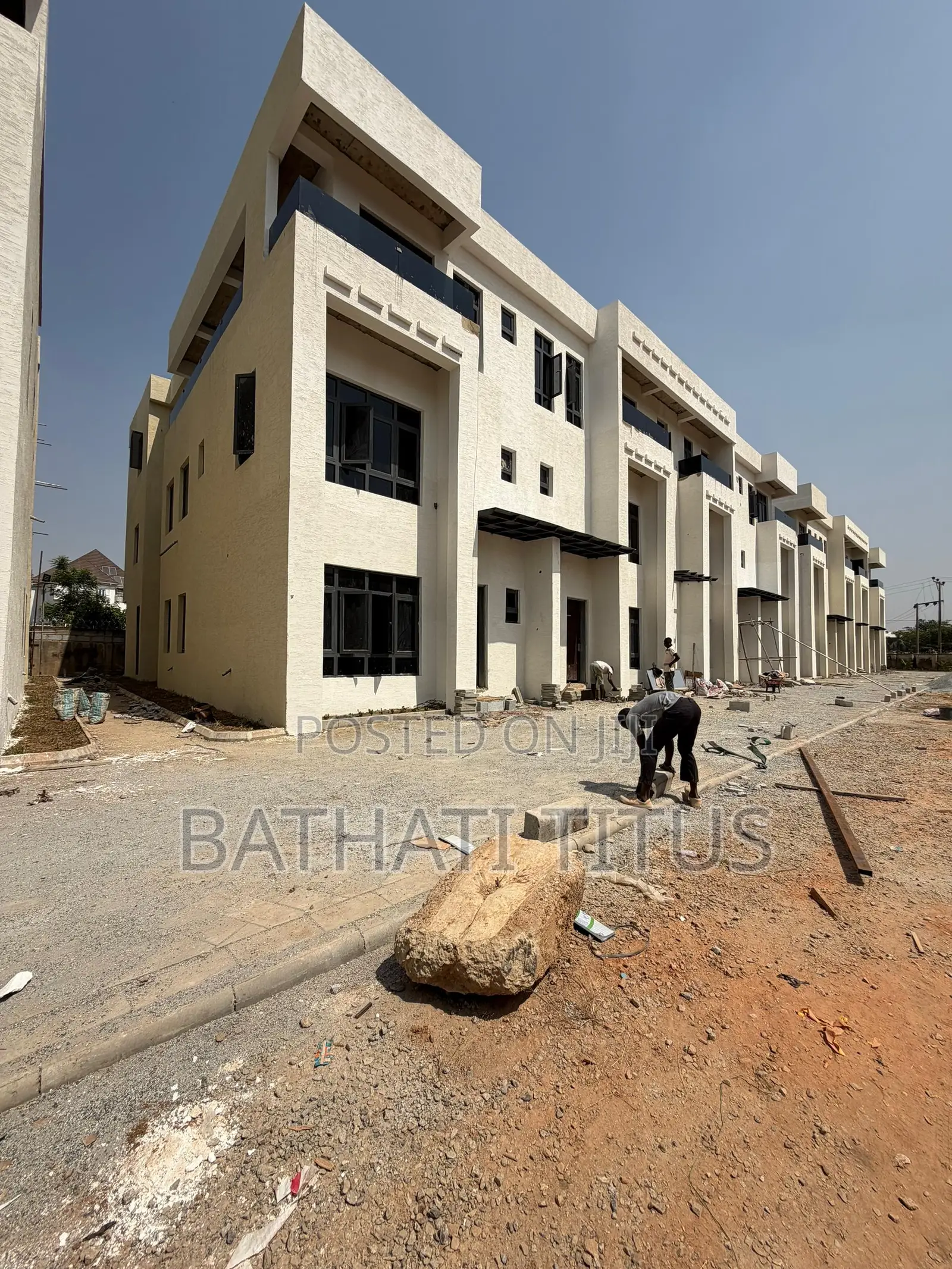 4bdrm Duplex in Idu Industrial for sale