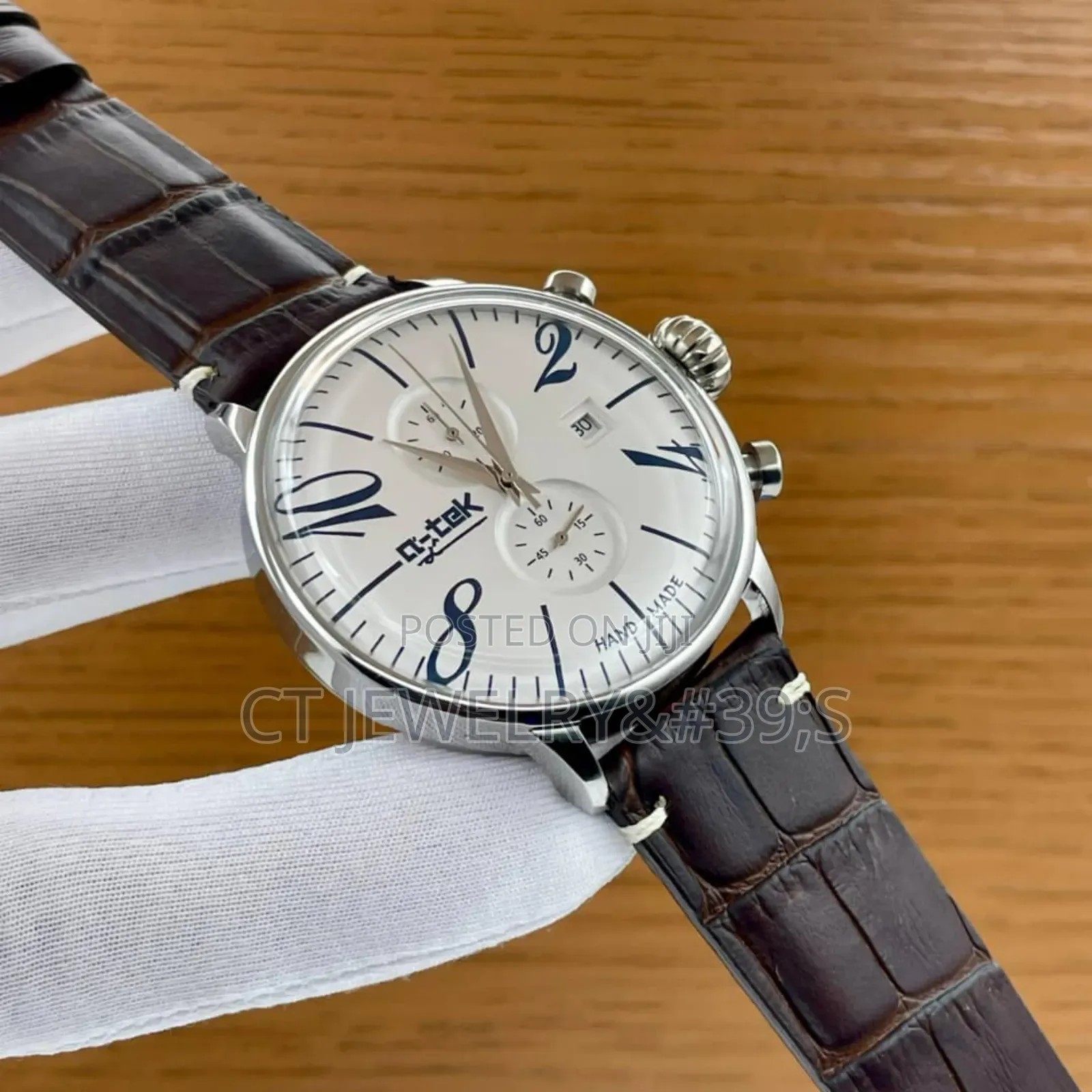 Nice Q-tek Chronograph With A White Dial Alligator-style Leather Strap