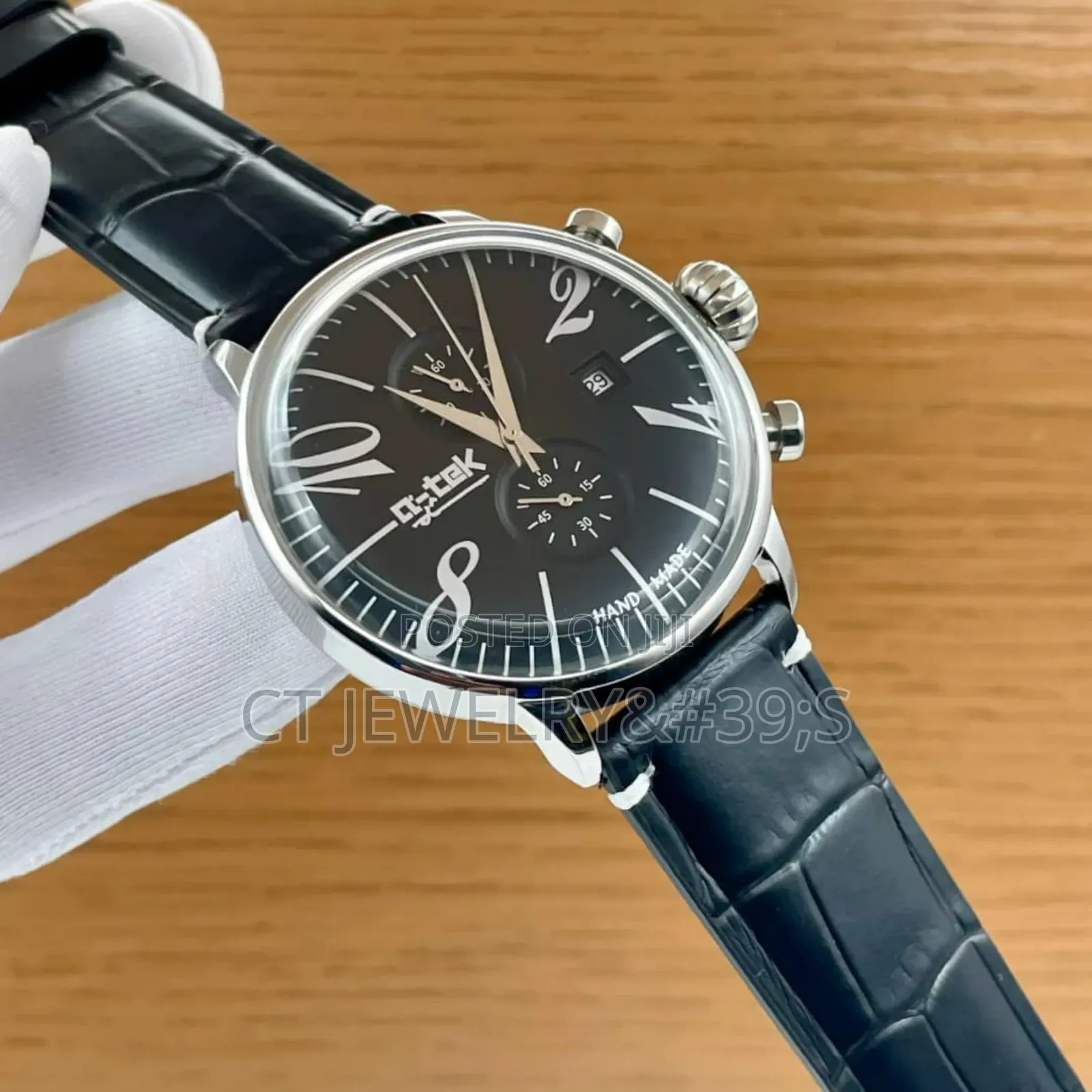 Nice Q-tek Chronograph With A White Dial Alligator-style Leather Strap